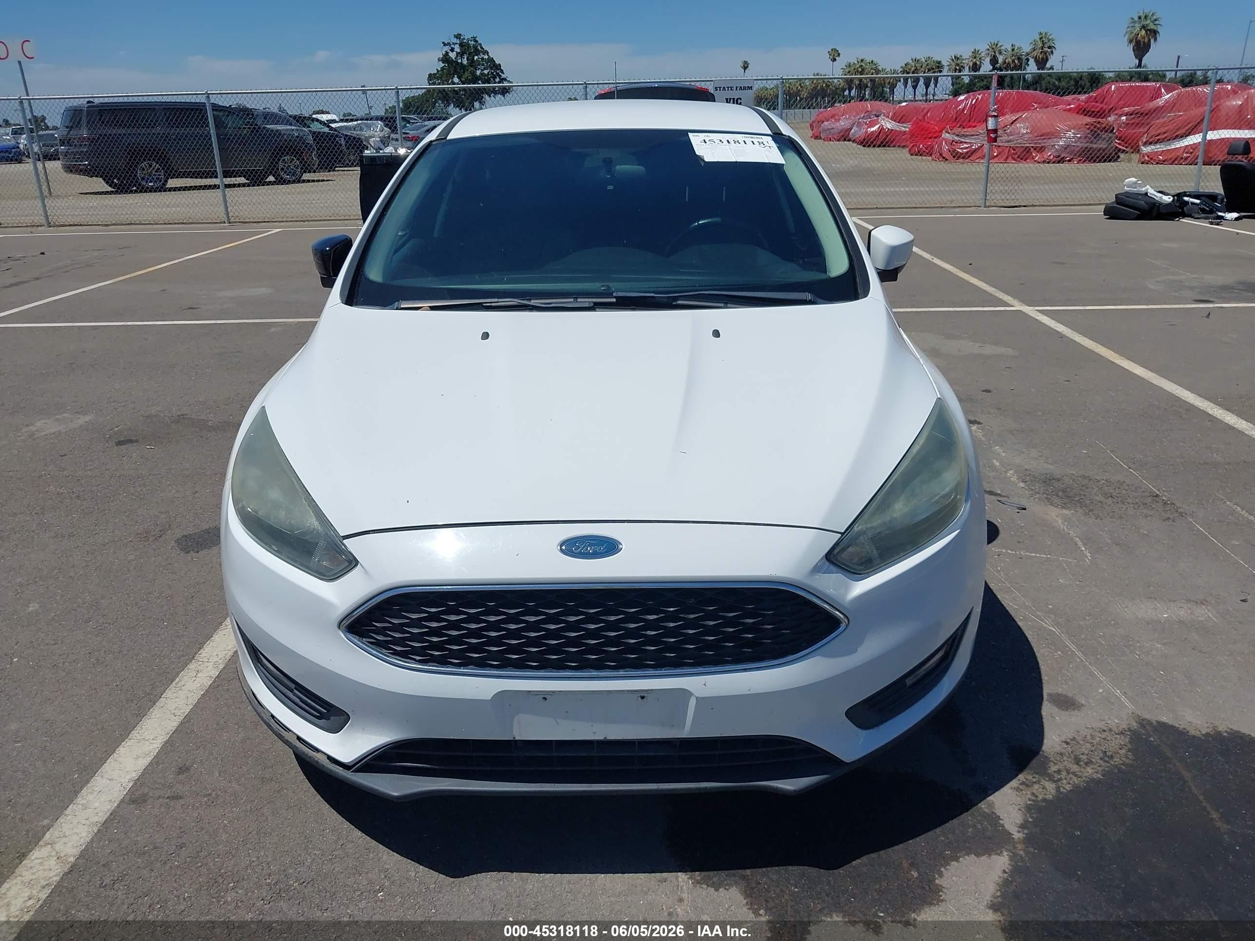 2015 Ford Focus Se White vin: 1FADP3K22FL275525