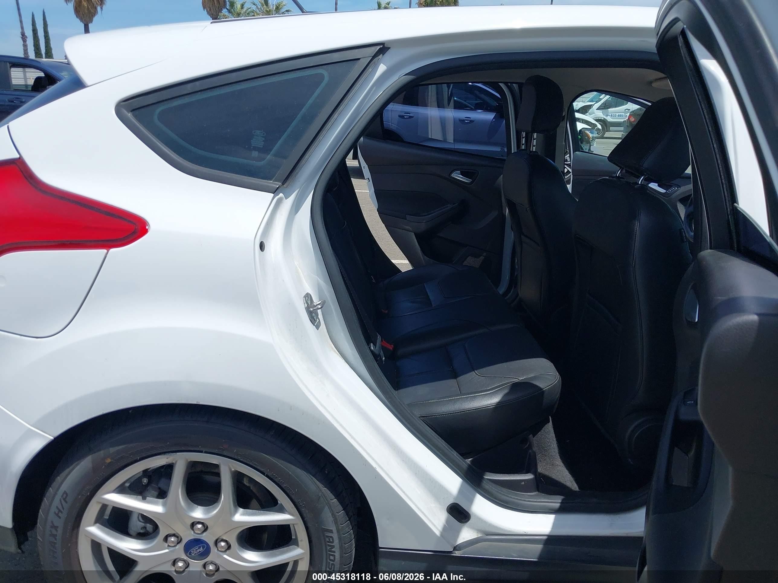 2015 Ford Focus Se White vin: 1FADP3K22FL275525