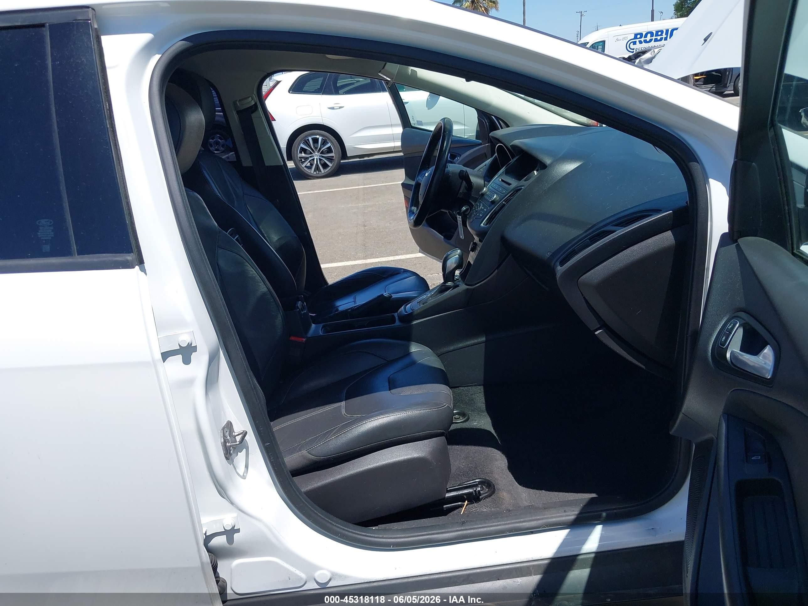 2015 Ford Focus Se White vin: 1FADP3K22FL275525