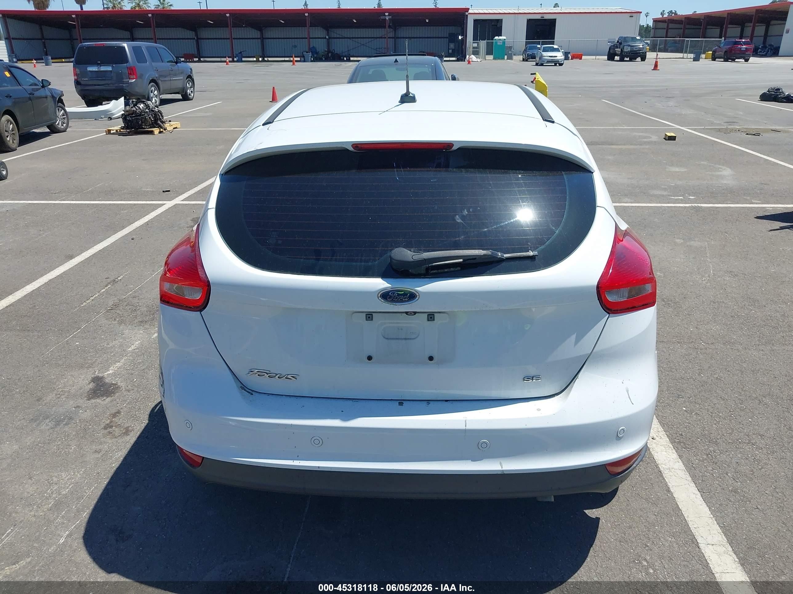 2015 Ford Focus Se White vin: 1FADP3K22FL275525