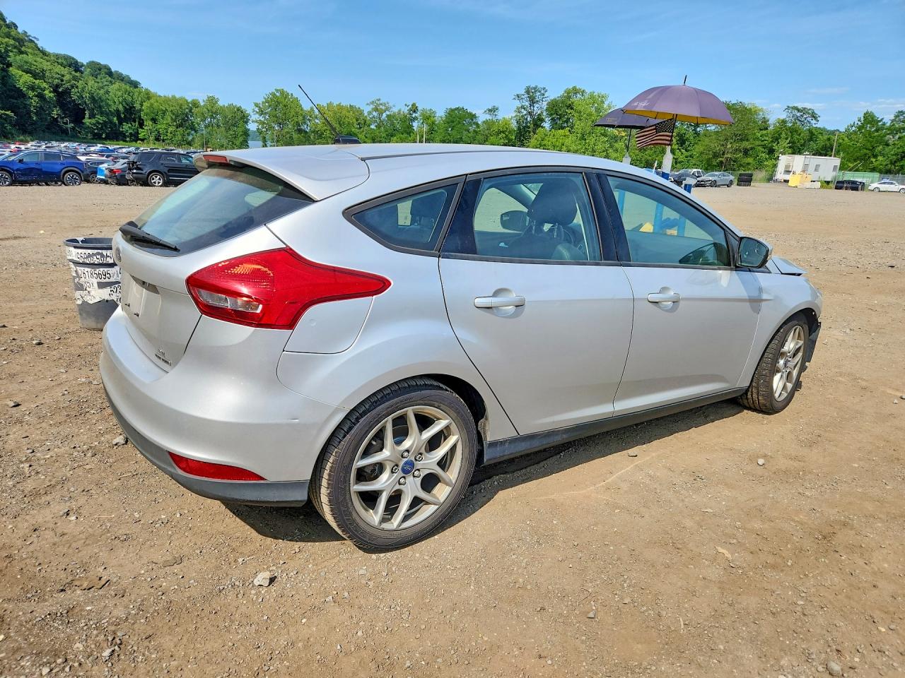 2015 Ford Focus Se Silver vin: 1FADP3K22FL283818