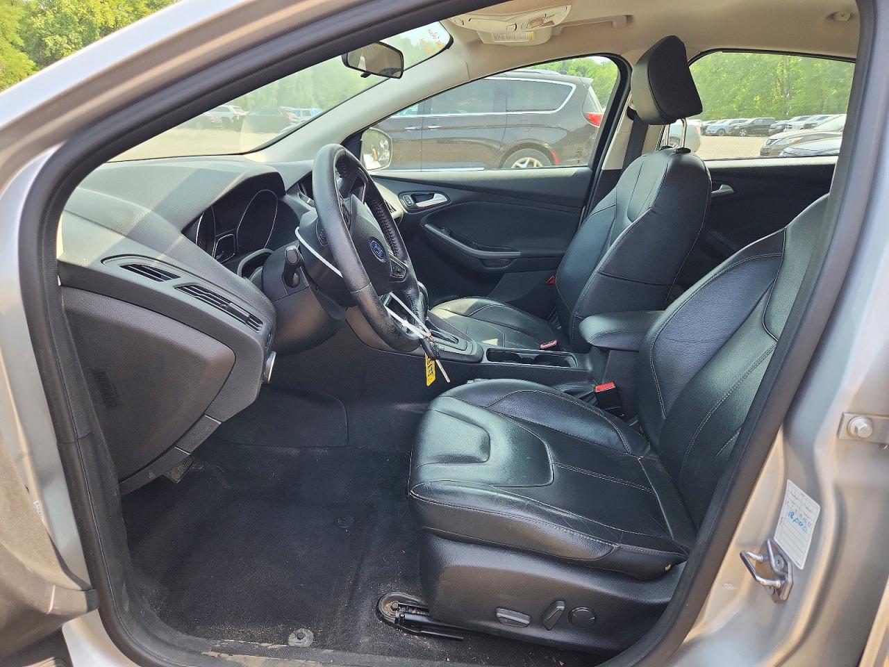 2015 Ford Focus Se Silver vin: 1FADP3K22FL283818