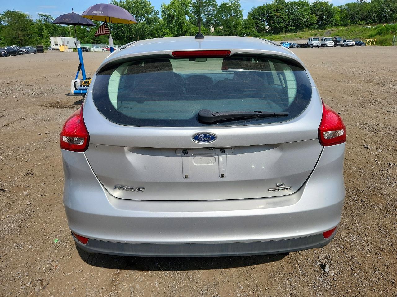 2015 Ford Focus Se Silver vin: 1FADP3K22FL283818
