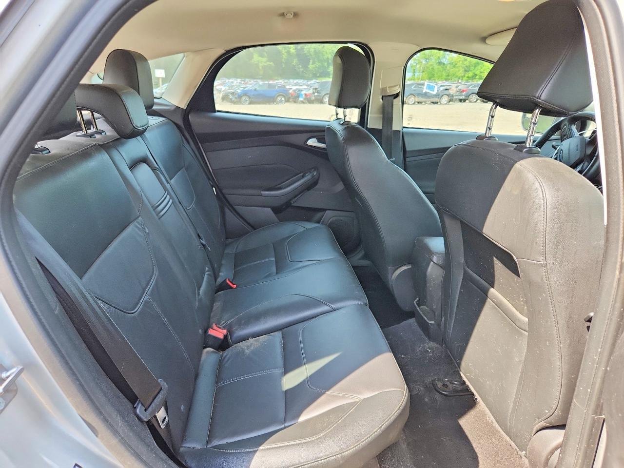 2015 Ford Focus Se Silver vin: 1FADP3K22FL283818