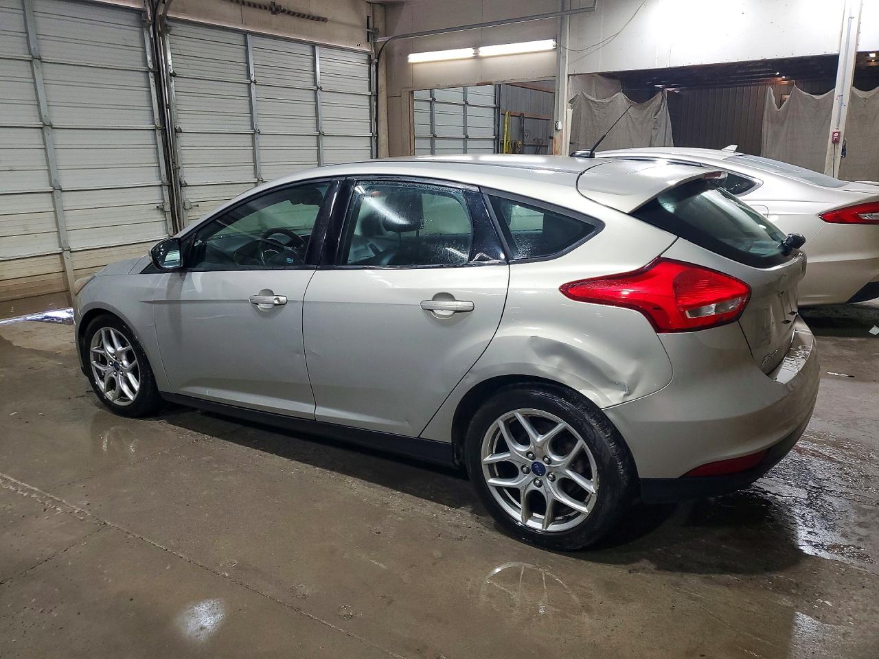 2015 Ford Focus Se Beige vin: 1FADP3K22FL283964