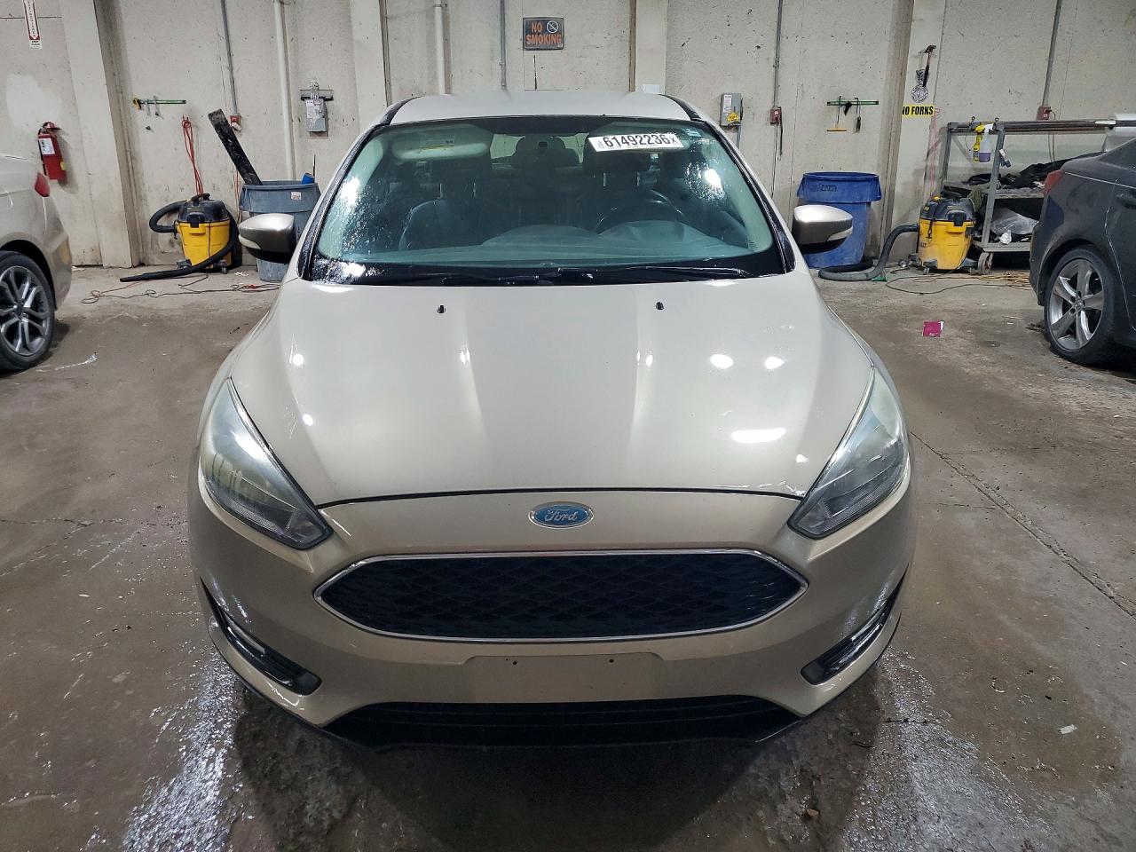 2015 Ford Focus Se Beige vin: 1FADP3K22FL283964