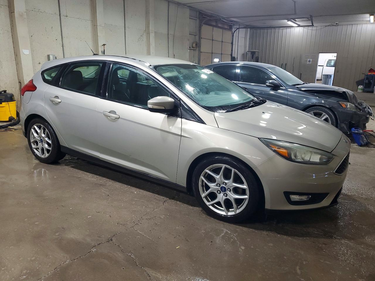 2015 Ford Focus Se Beige vin: 1FADP3K22FL283964