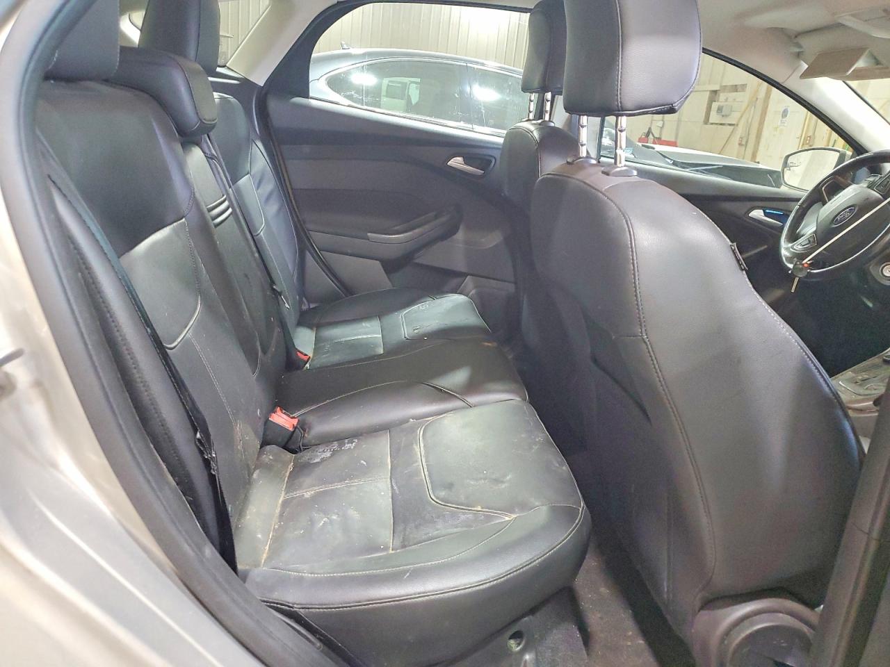 2015 Ford Focus Se Beige vin: 1FADP3K22FL283964