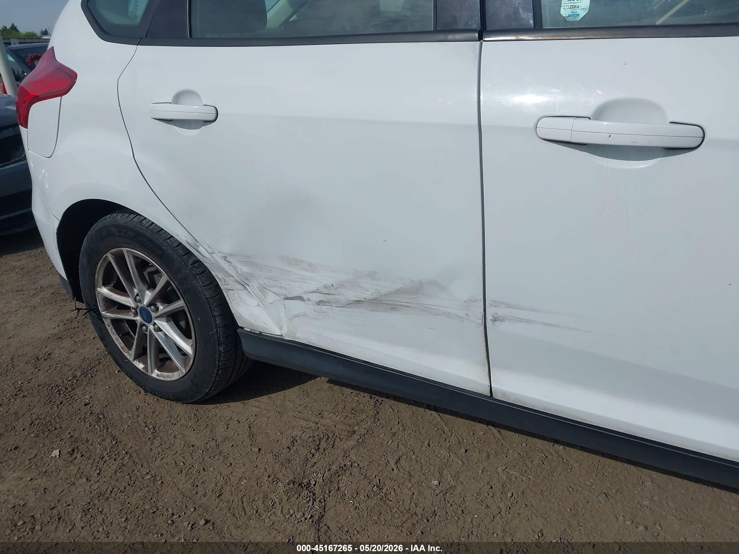 2015 Ford Focus Se White vin: 1FADP3K22FL316123