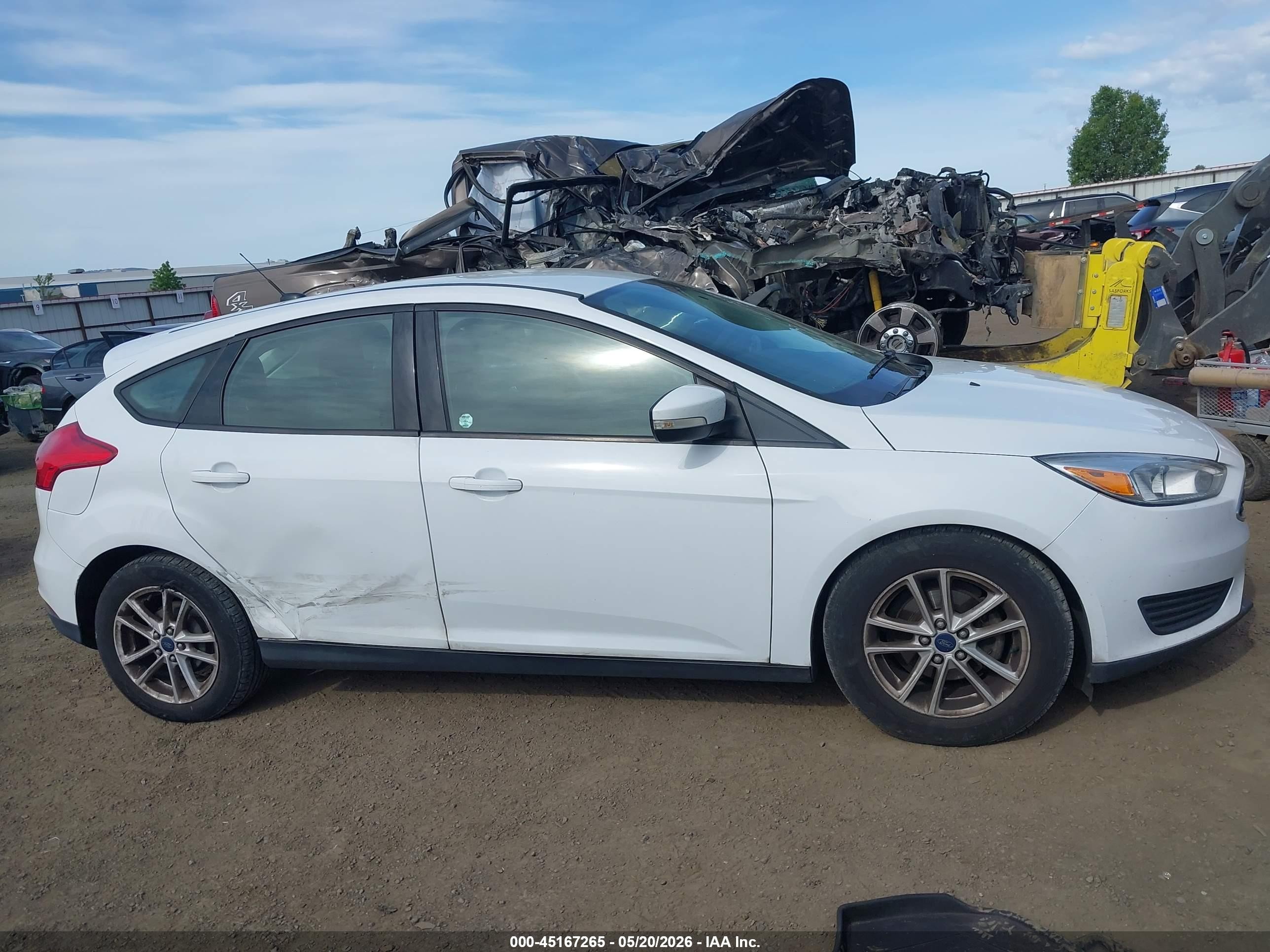2015 Ford Focus Se White vin: 1FADP3K22FL316123