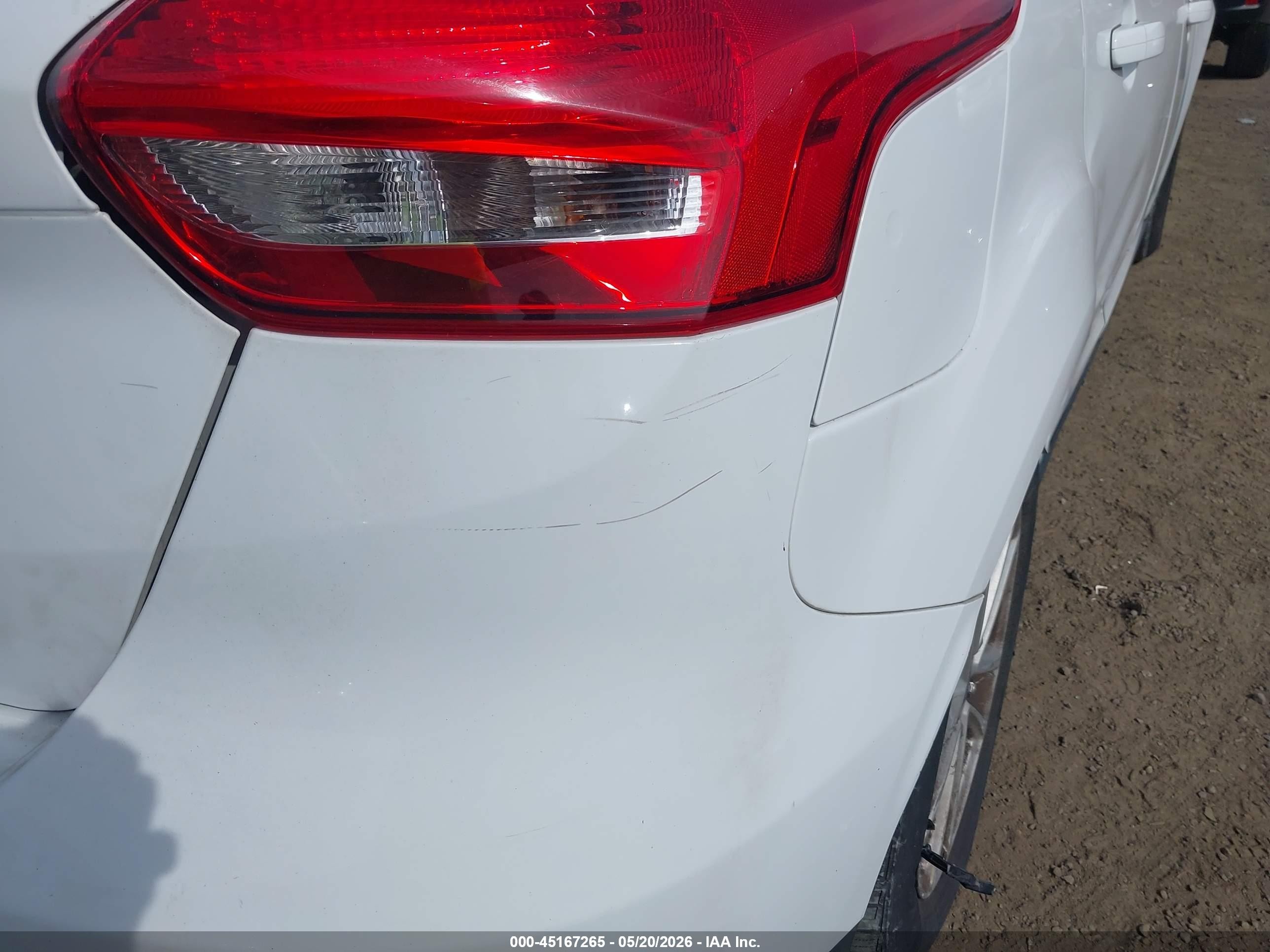 2015 Ford Focus Se White vin: 1FADP3K22FL316123