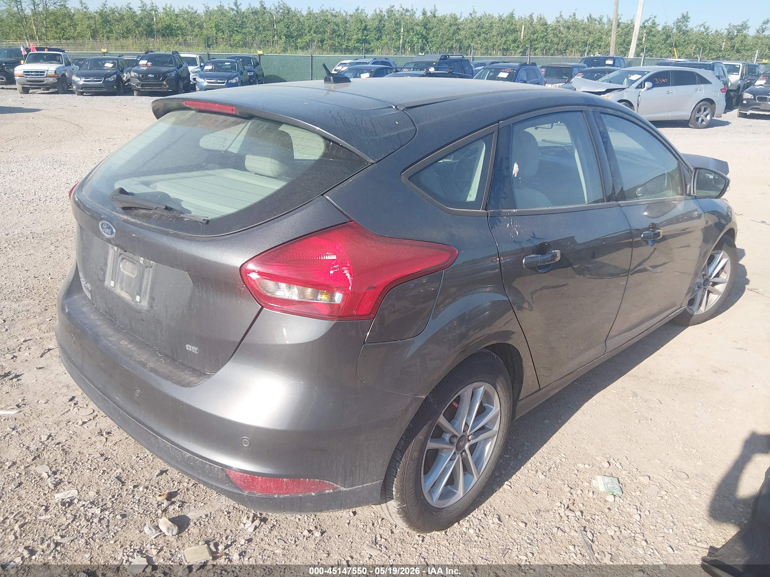 2015 Ford Focus Se Gray vin: 1FADP3K22FL353575