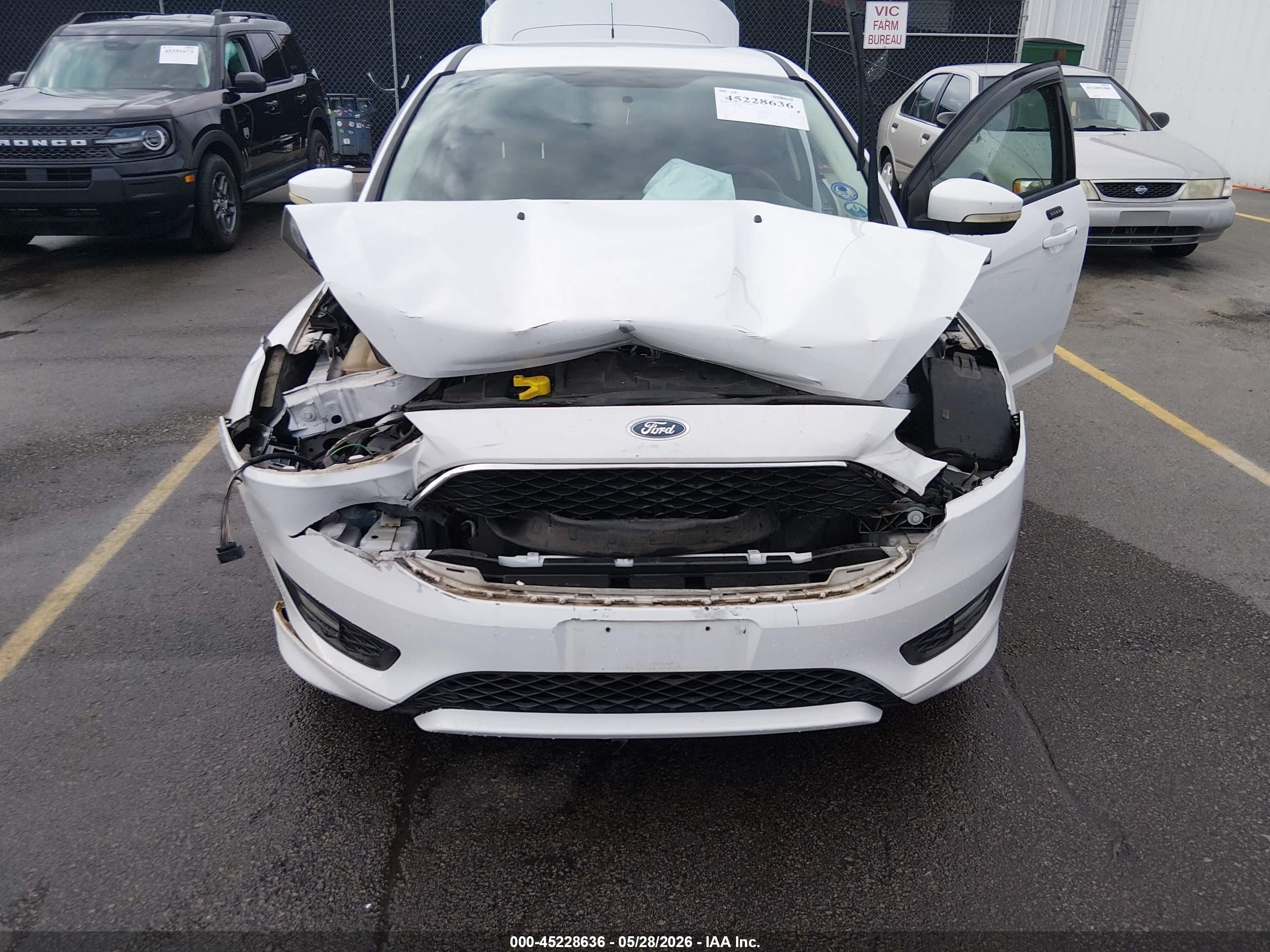 2015 Ford Focus Se White vin: 1FADP3K22FL354046
