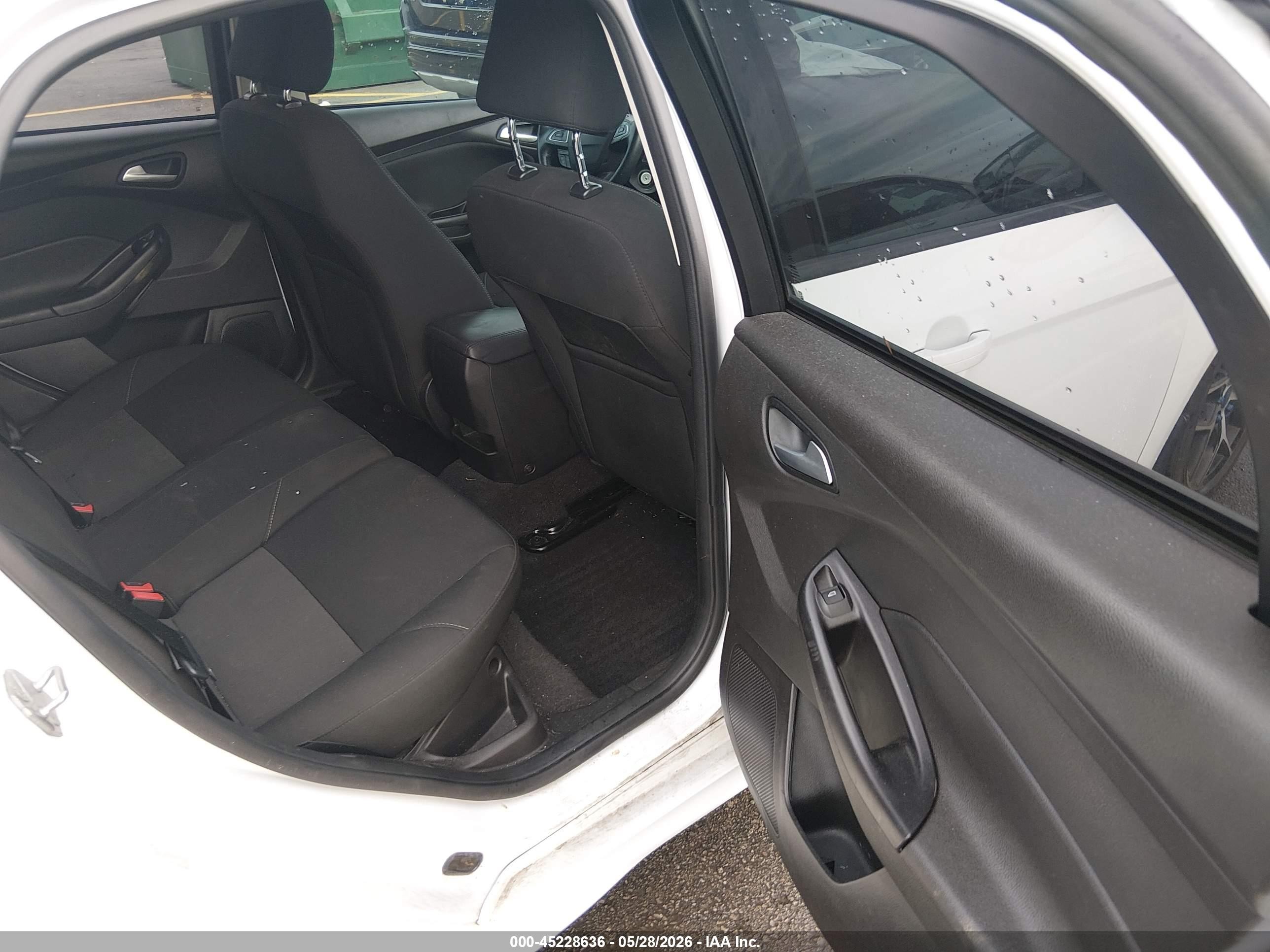 2015 Ford Focus Se White vin: 1FADP3K22FL354046