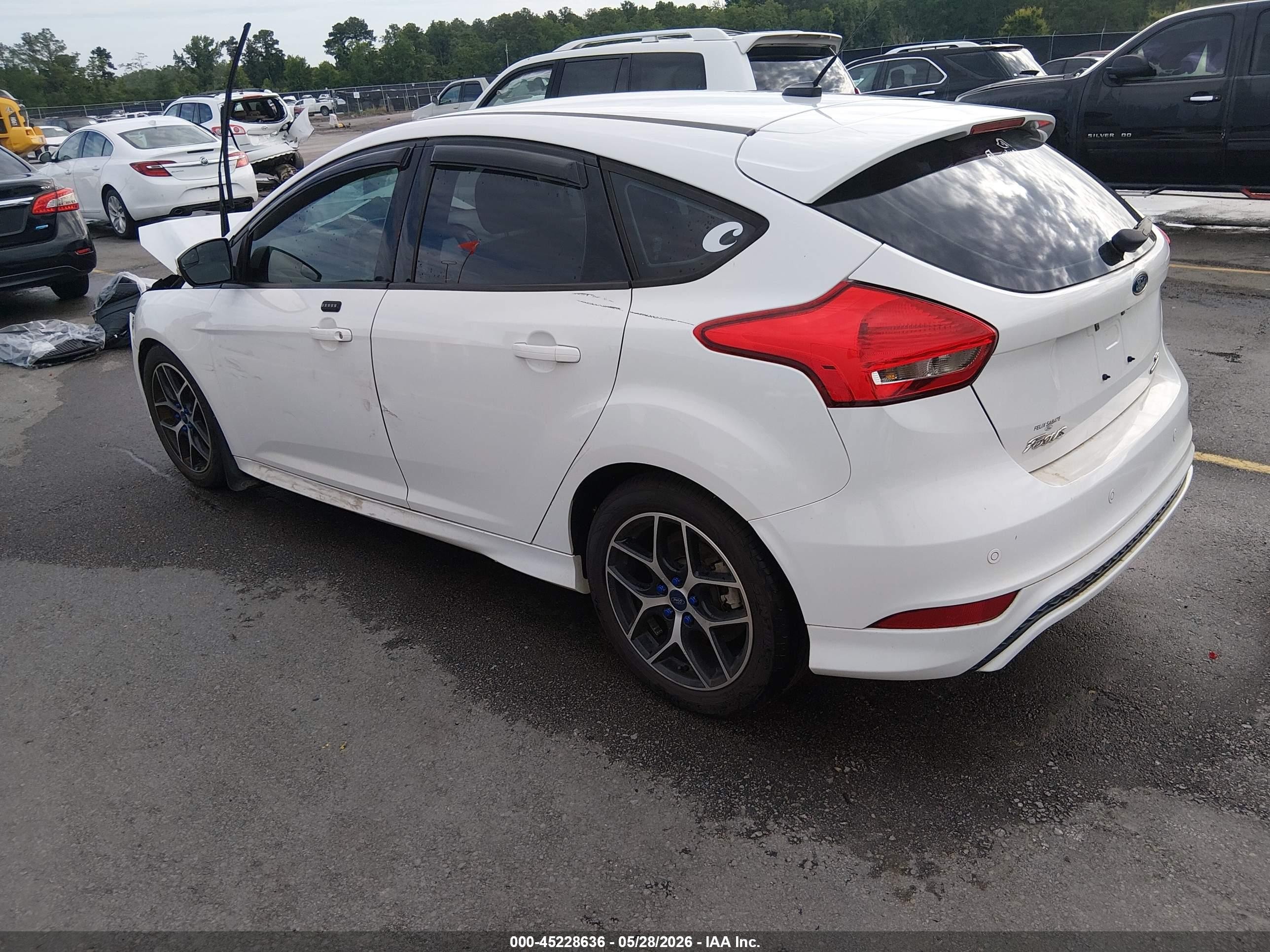 2015 Ford Focus Se White vin: 1FADP3K22FL354046