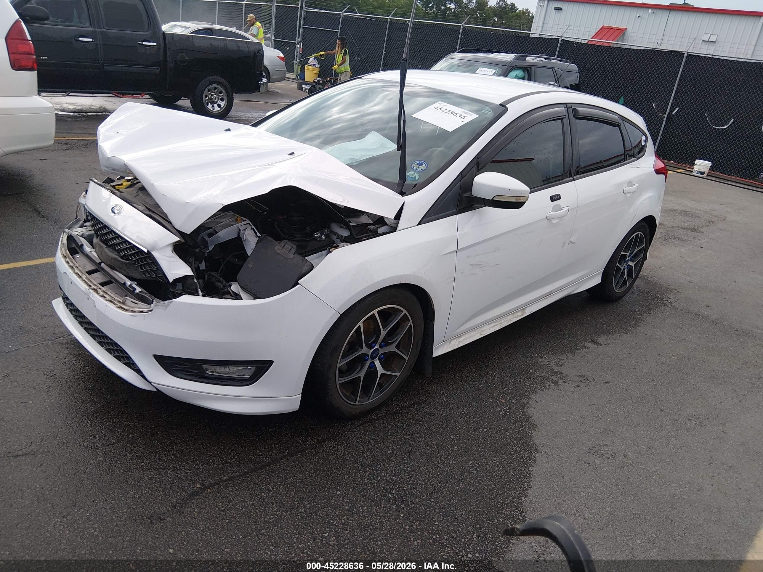 2015 Ford Focus Se White vin: 1FADP3K22FL354046