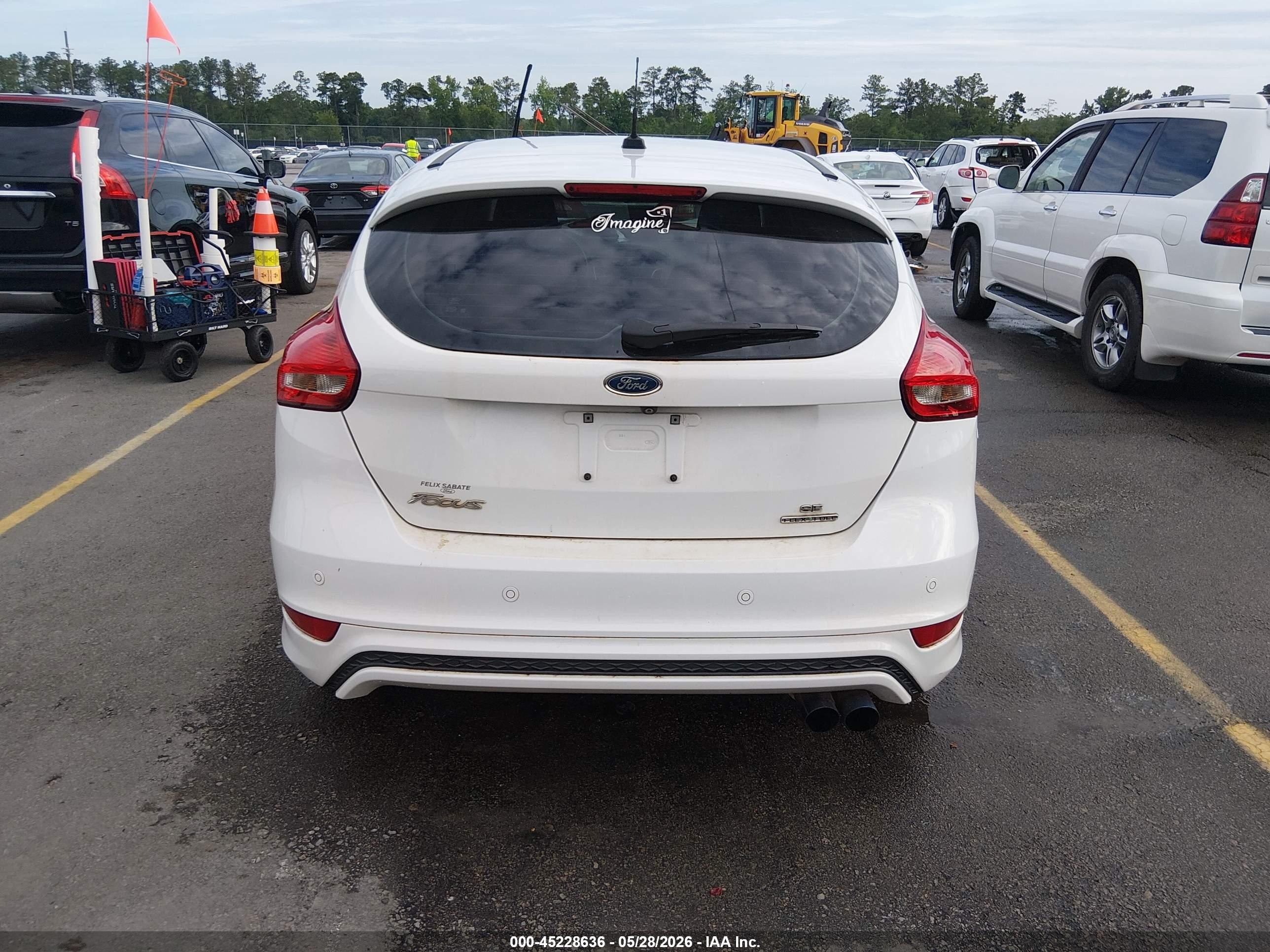 2015 Ford Focus Se White vin: 1FADP3K22FL354046