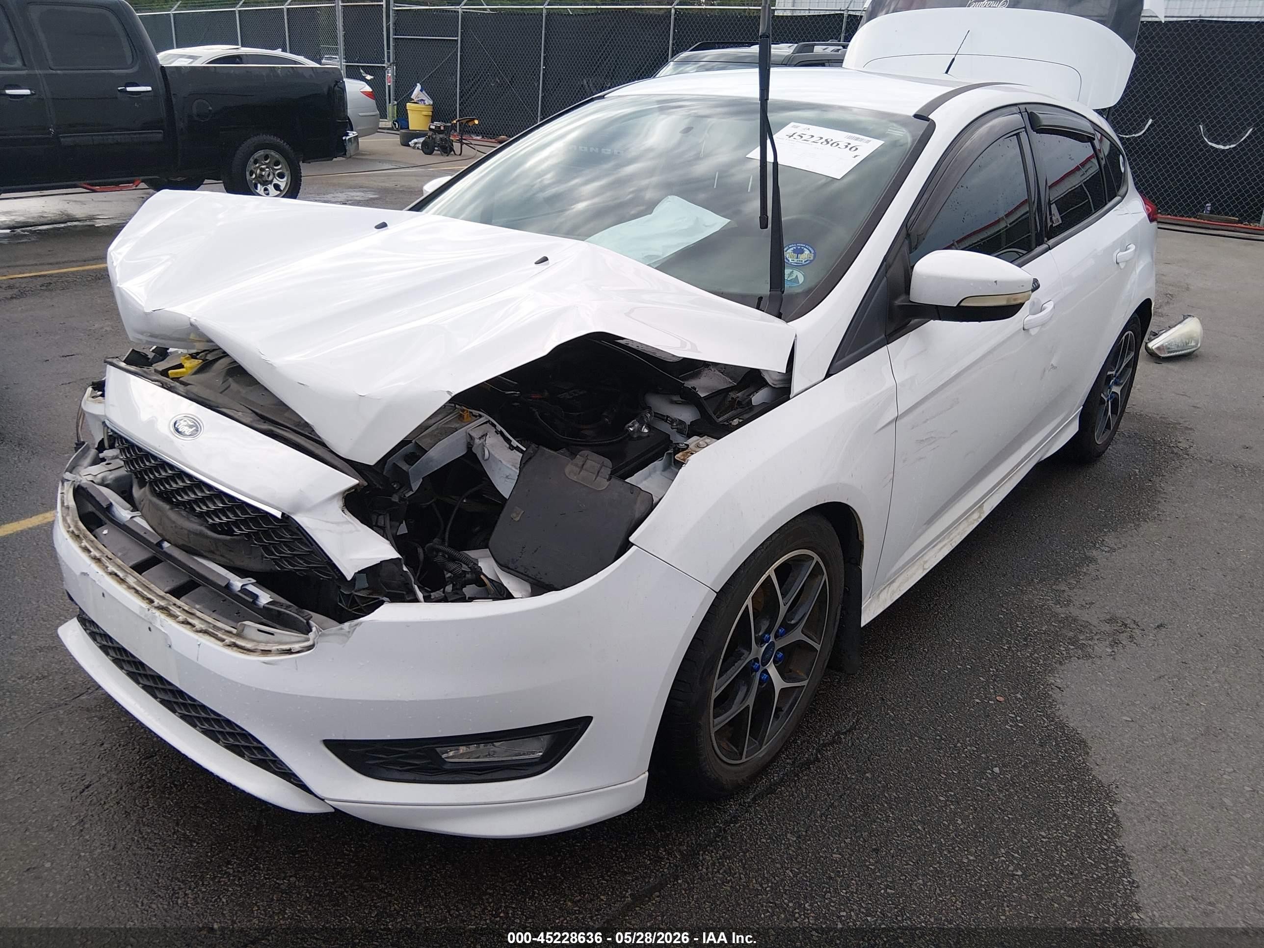 2015 Ford Focus Se White vin: 1FADP3K22FL354046