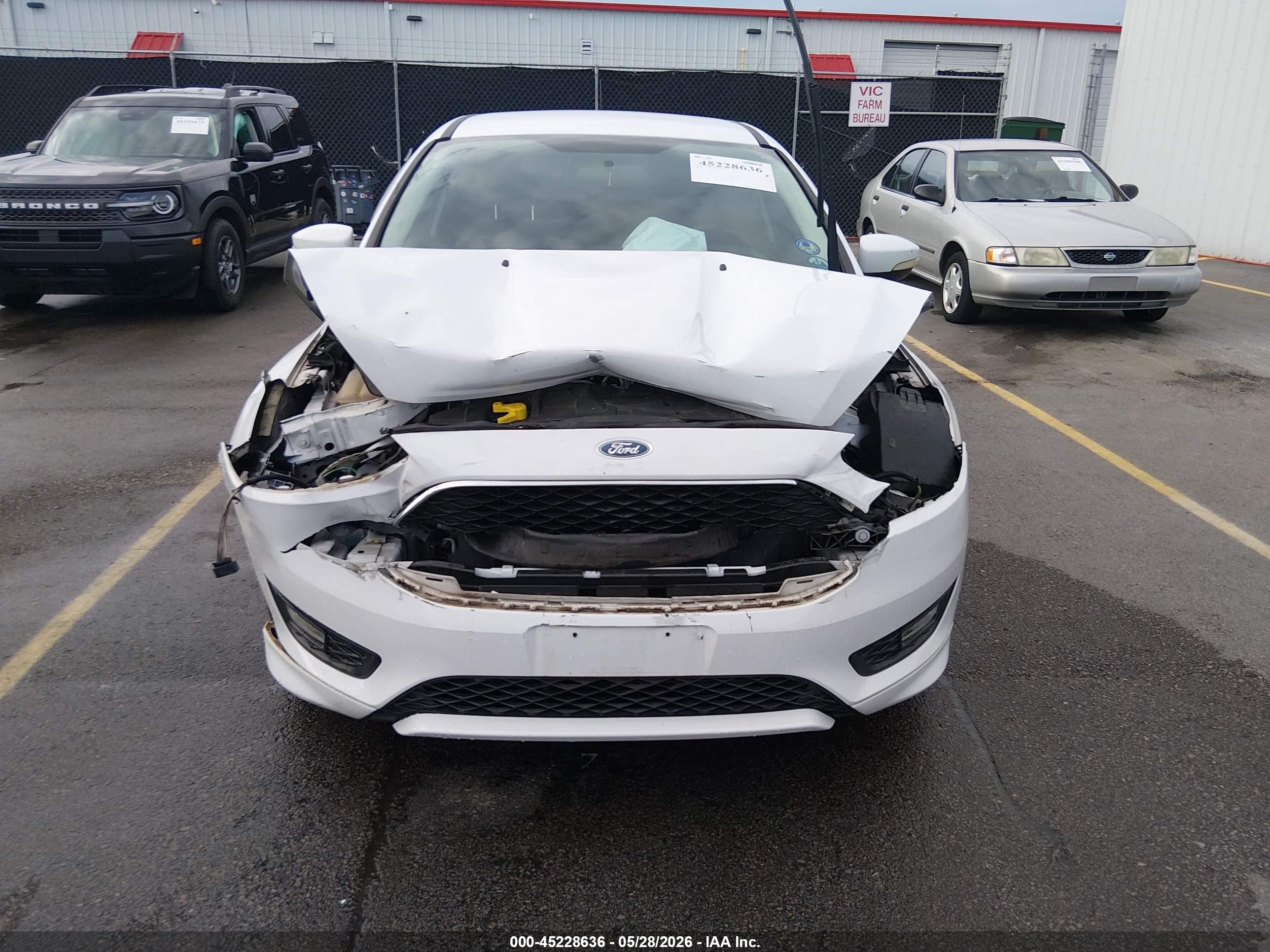 2015 Ford Focus Se White vin: 1FADP3K22FL354046