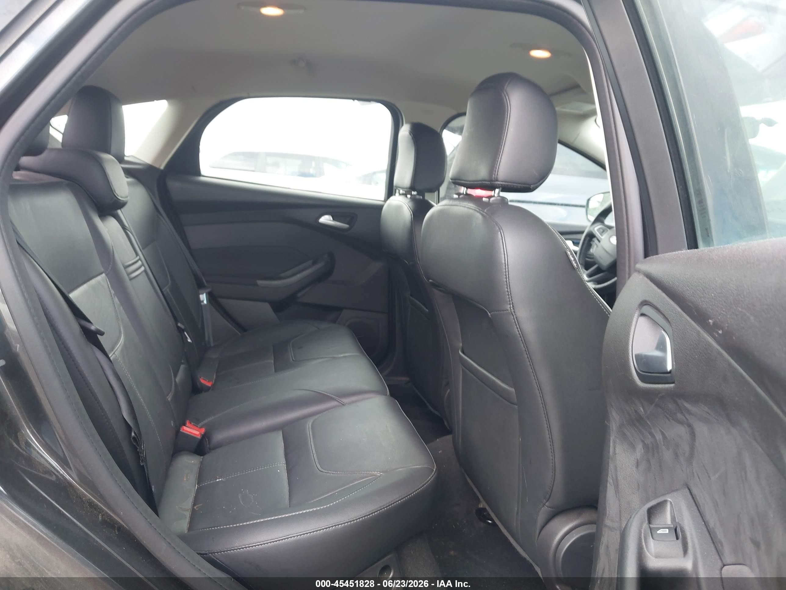 2015 Ford Focus Se Gray vin: 1FADP3K22FL362308