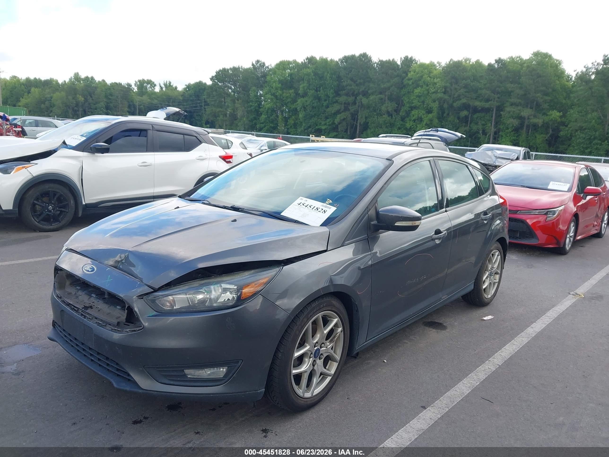 2015 Ford Focus Se Gray vin: 1FADP3K22FL362308