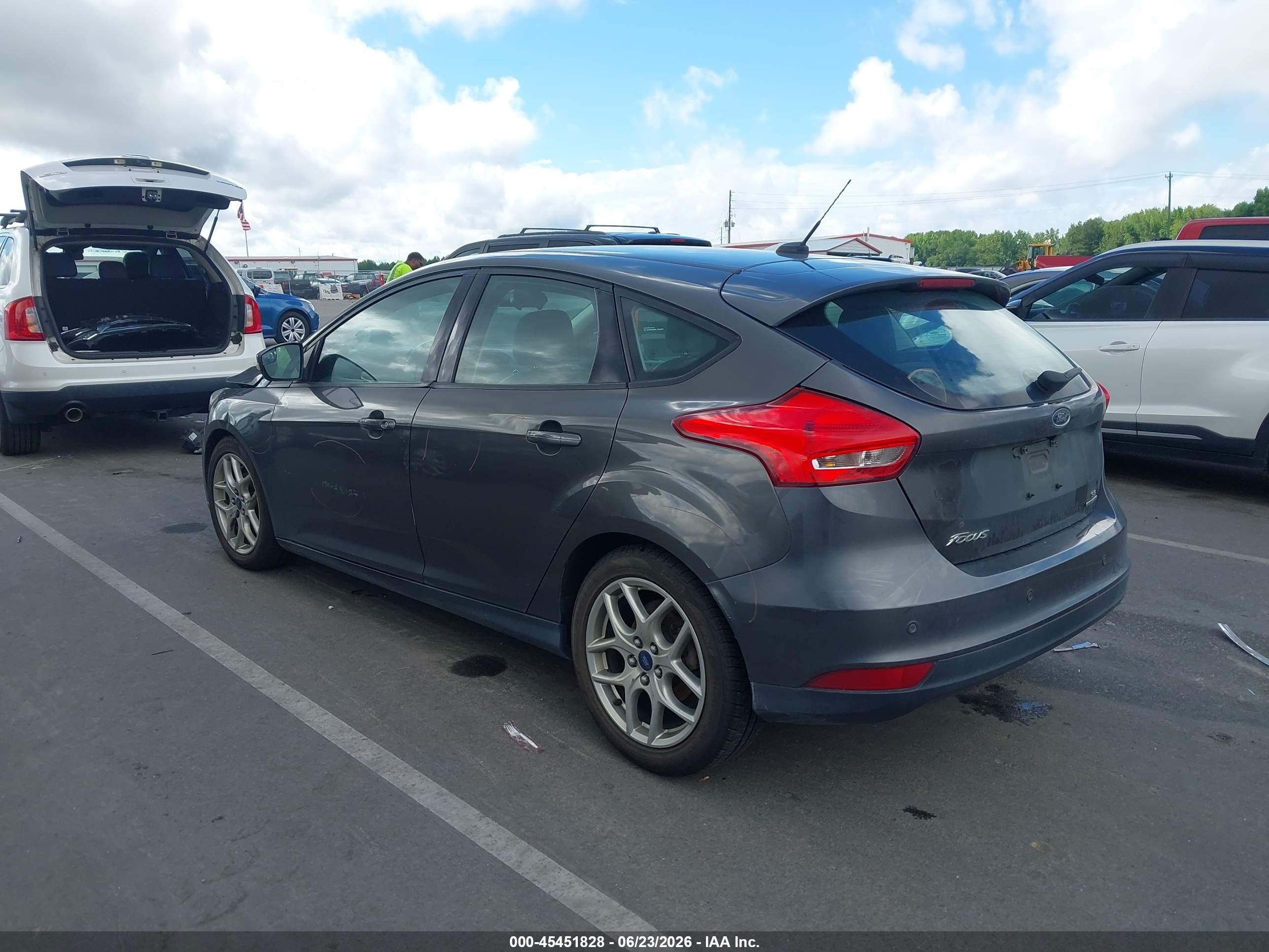 2015 Ford Focus Se Gray vin: 1FADP3K22FL362308