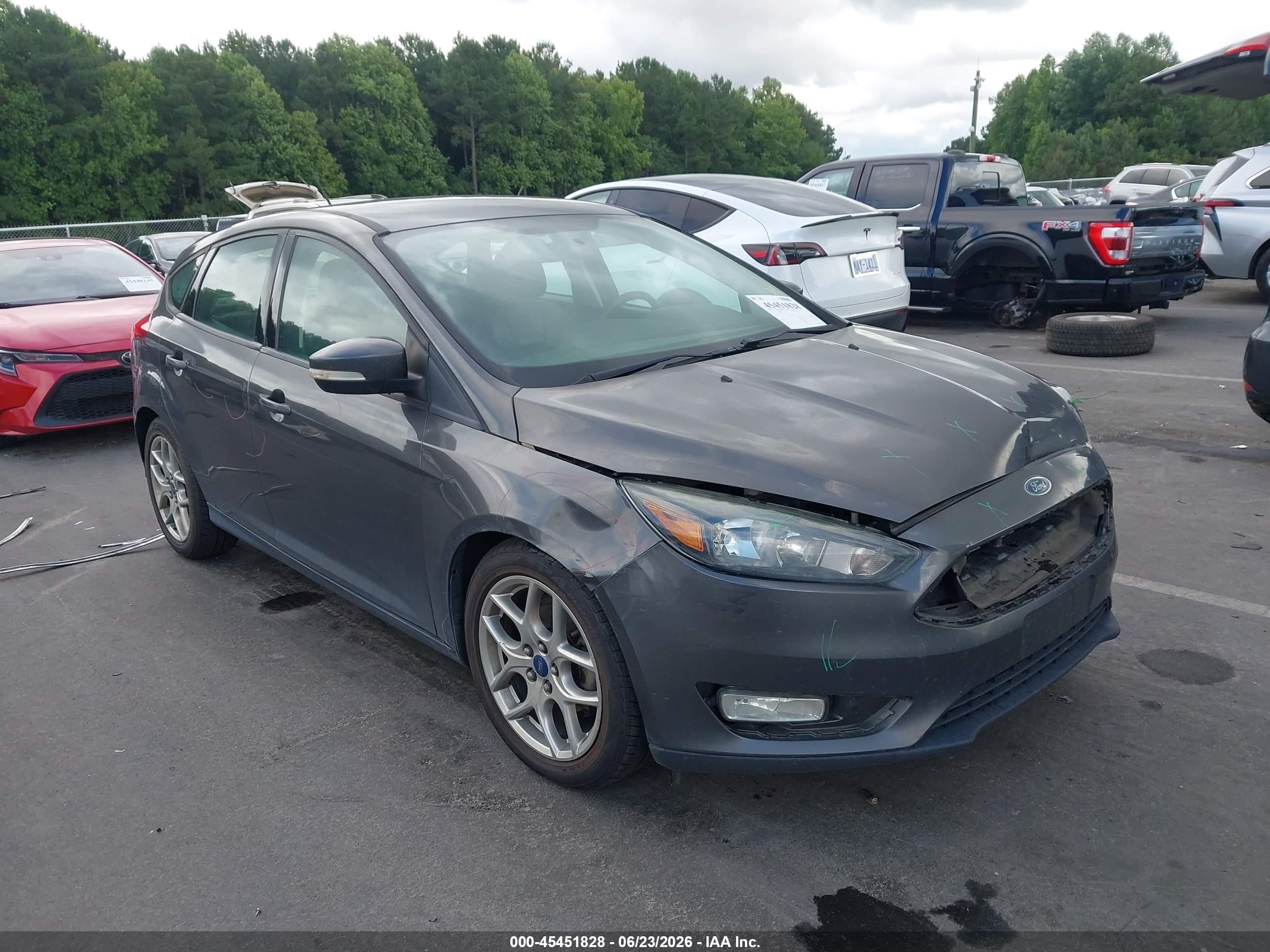 2015 Ford Focus Se Gray vin: 1FADP3K22FL362308