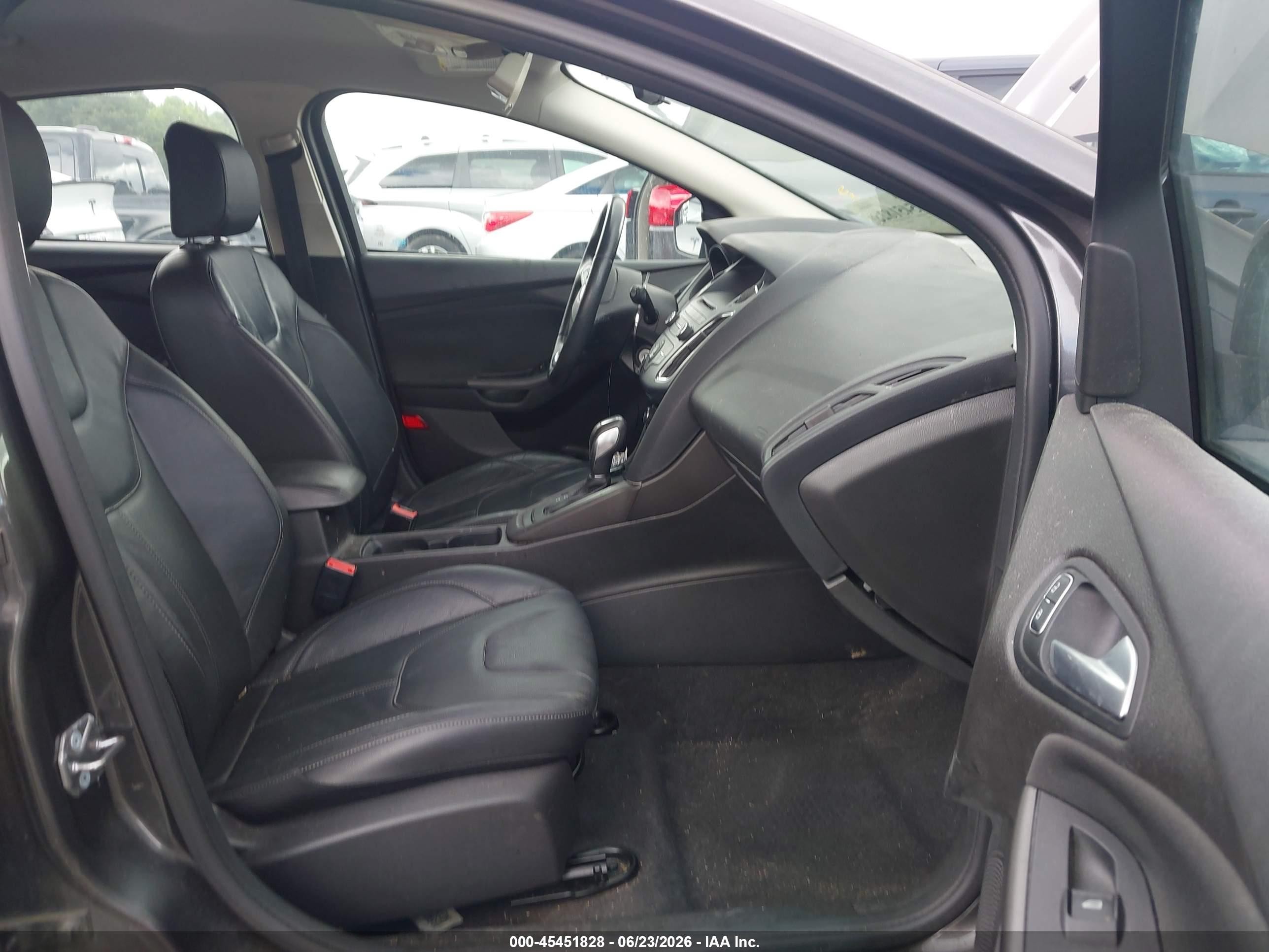 2015 Ford Focus Se Gray vin: 1FADP3K22FL362308