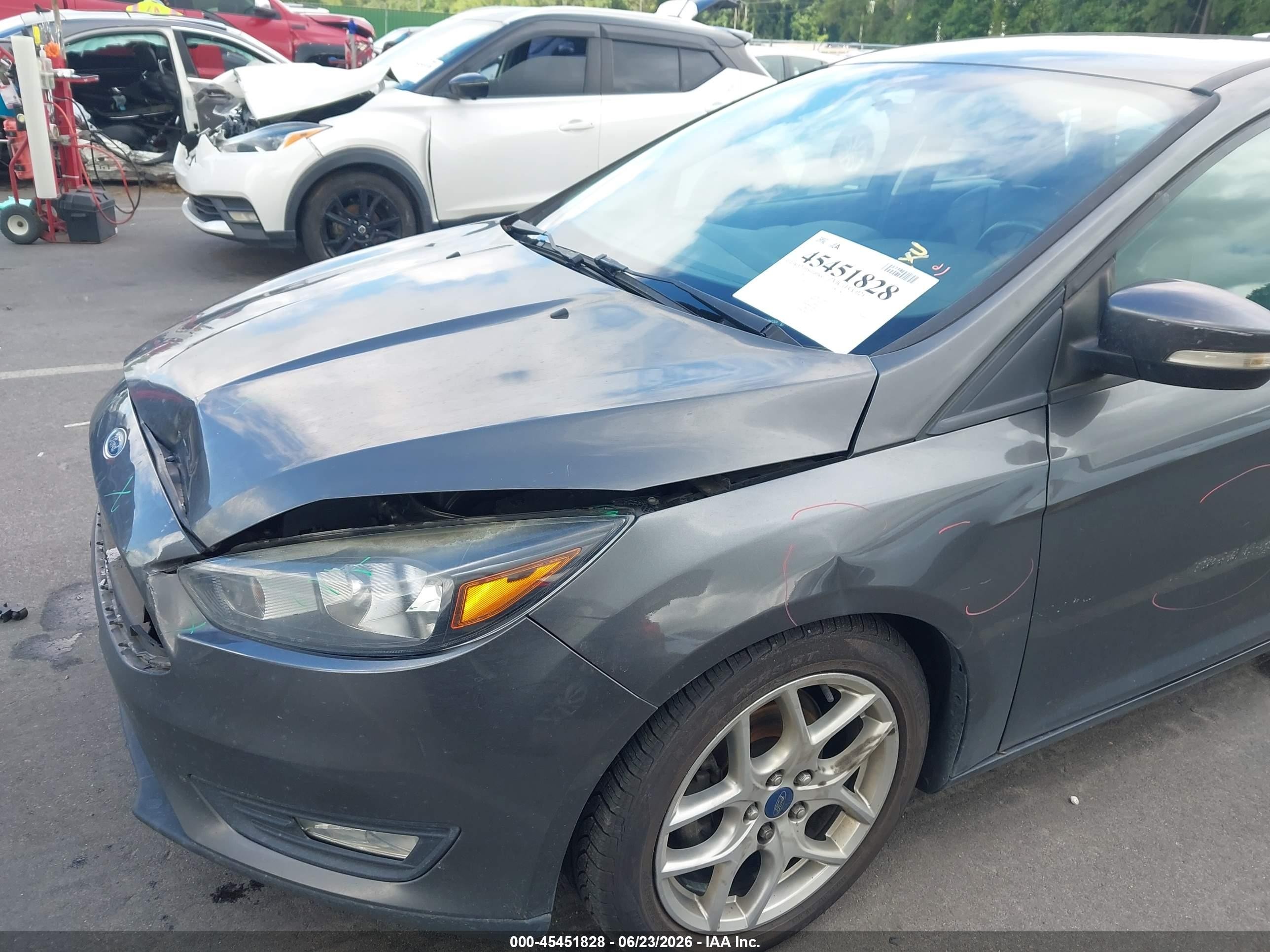 2015 Ford Focus Se Gray vin: 1FADP3K22FL362308