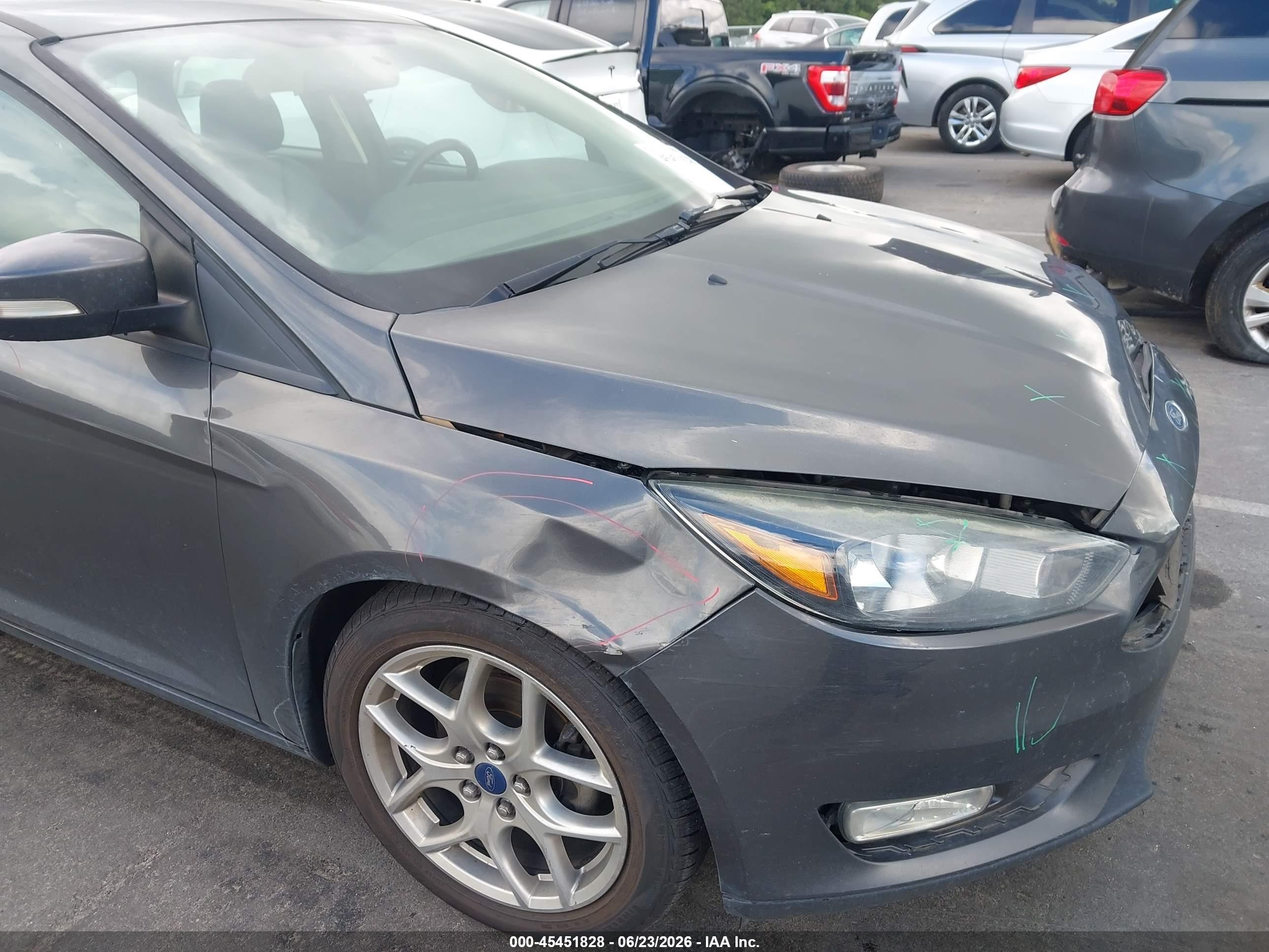 2015 Ford Focus Se Gray vin: 1FADP3K22FL362308