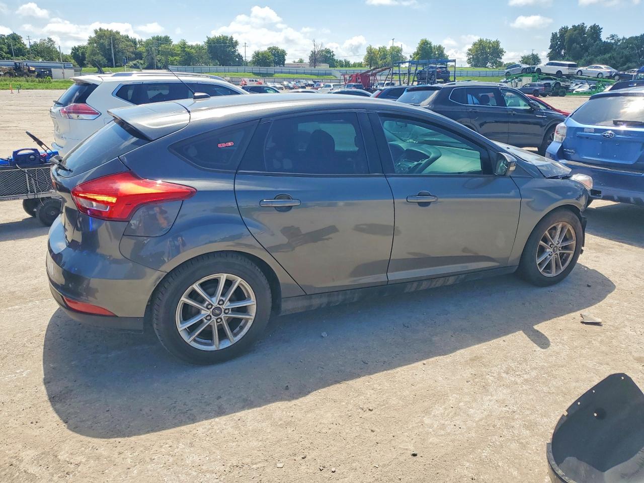2016 Ford Focus Se Gray vin: 1FADP3K22GL361144