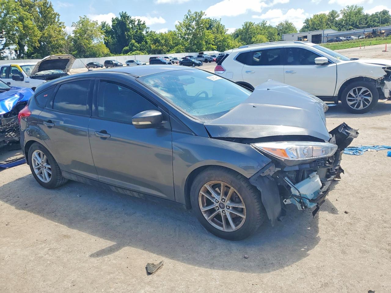 2016 Ford Focus Se Серый vin: 1FADP3K22GL361144