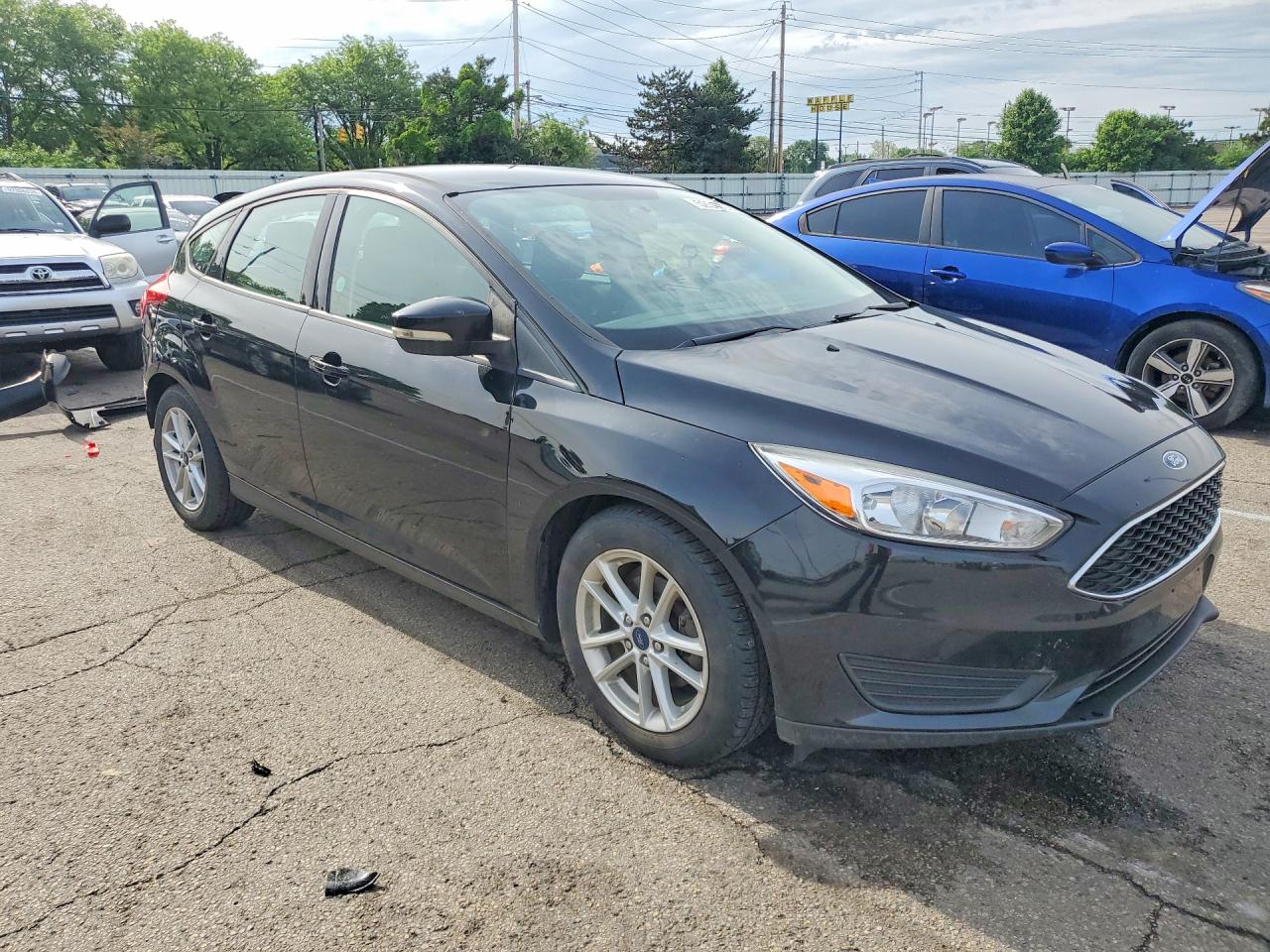 2017 Ford Focus Se Black vin: 1FADP3K22HL340425