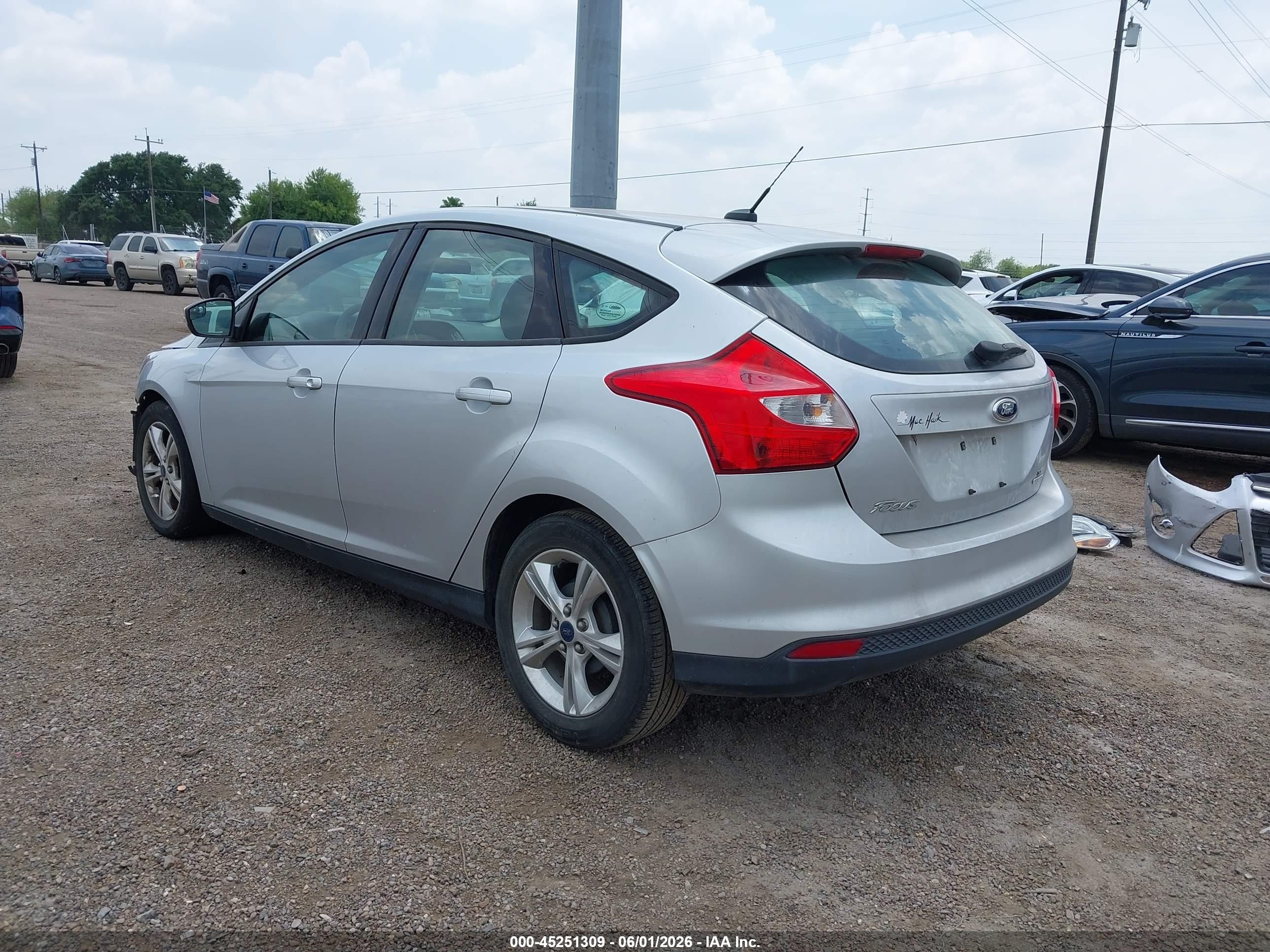 2013 Ford Focus Se Серебряный vin: 1FADP3K23DL189170