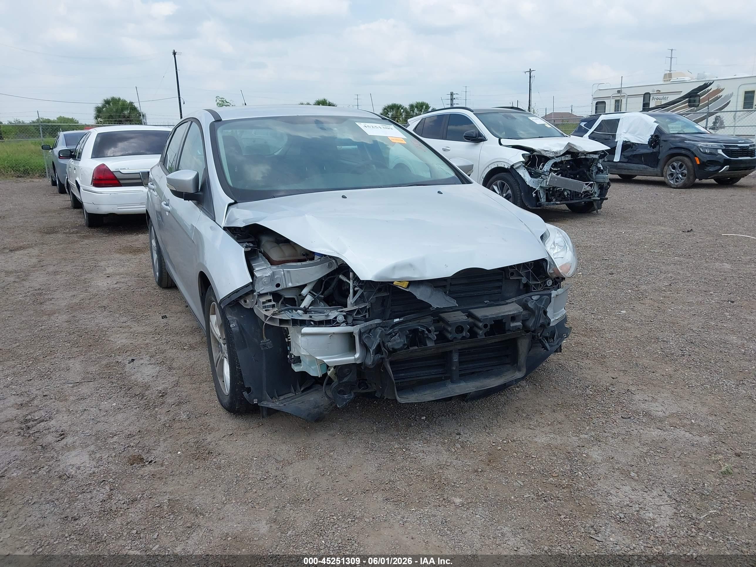 2013 Ford Focus Se Серебряный vin: 1FADP3K23DL189170