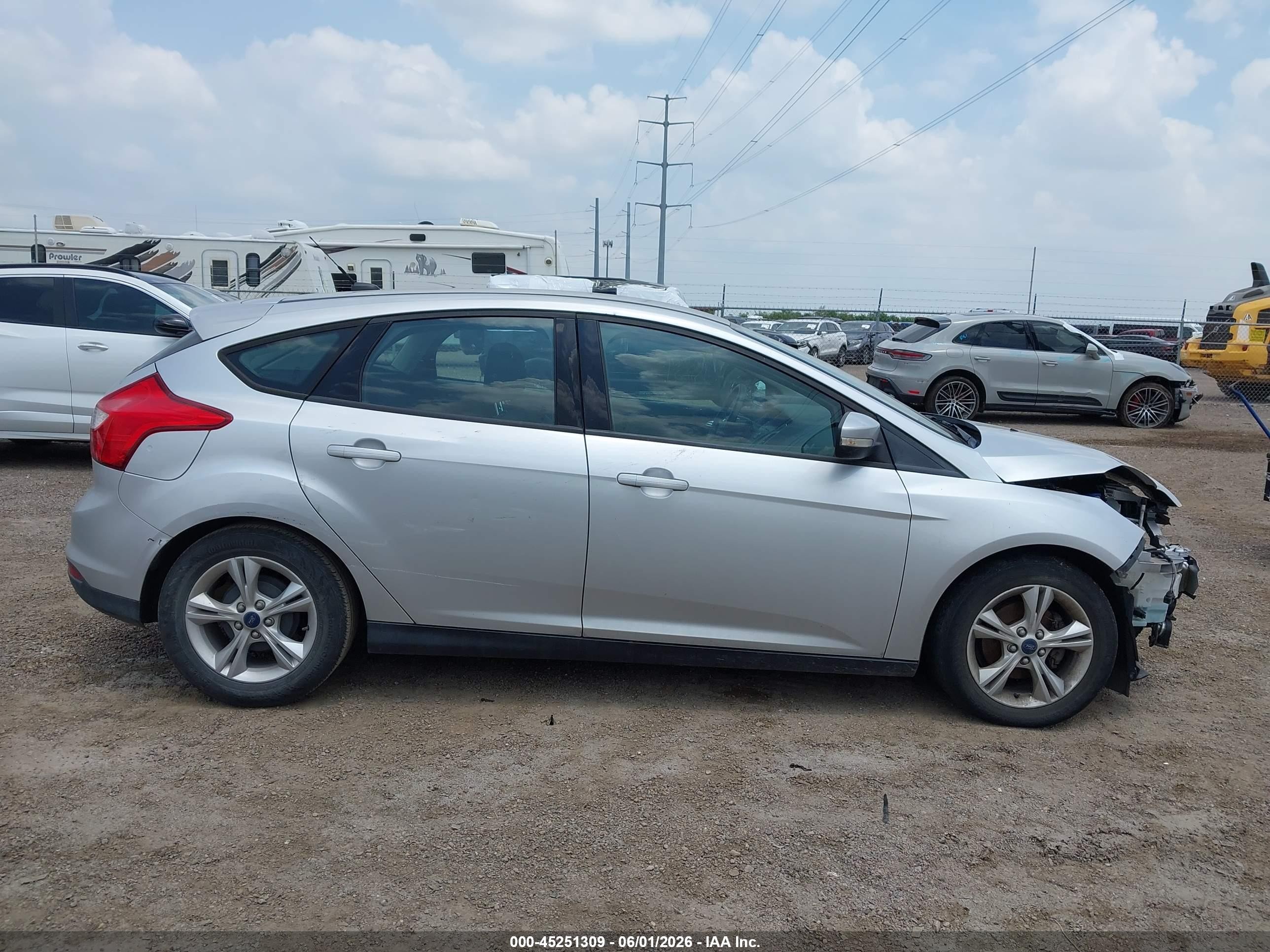 2013 Ford Focus Se Серебряный vin: 1FADP3K23DL189170