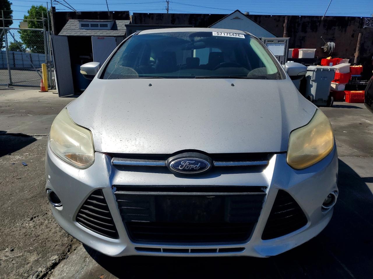 2013 Ford Focus Se Серебряный vin: 1FADP3K23DL214035