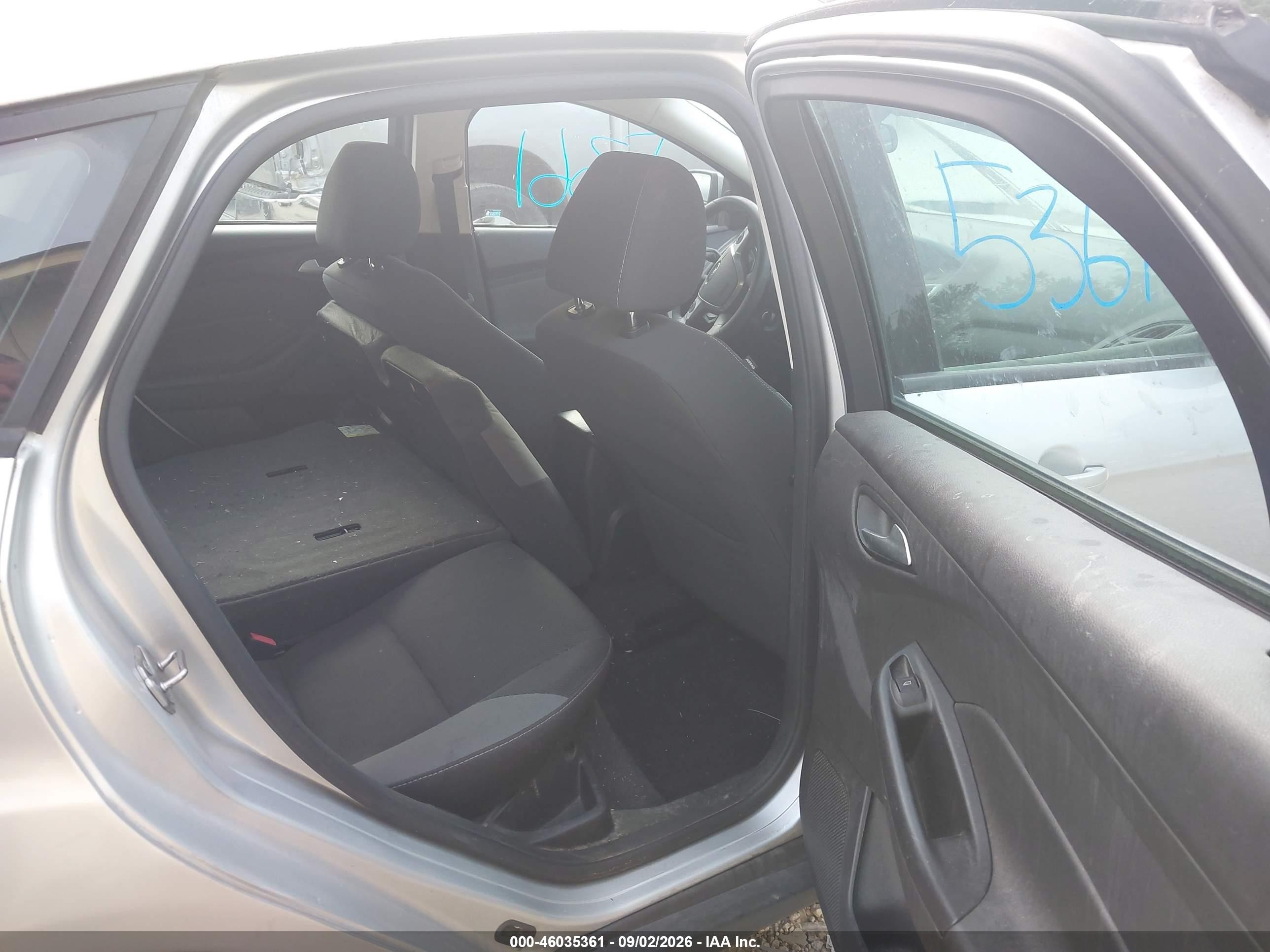 2013 Ford Focus Se Silver vin: 1FADP3K23DL240229