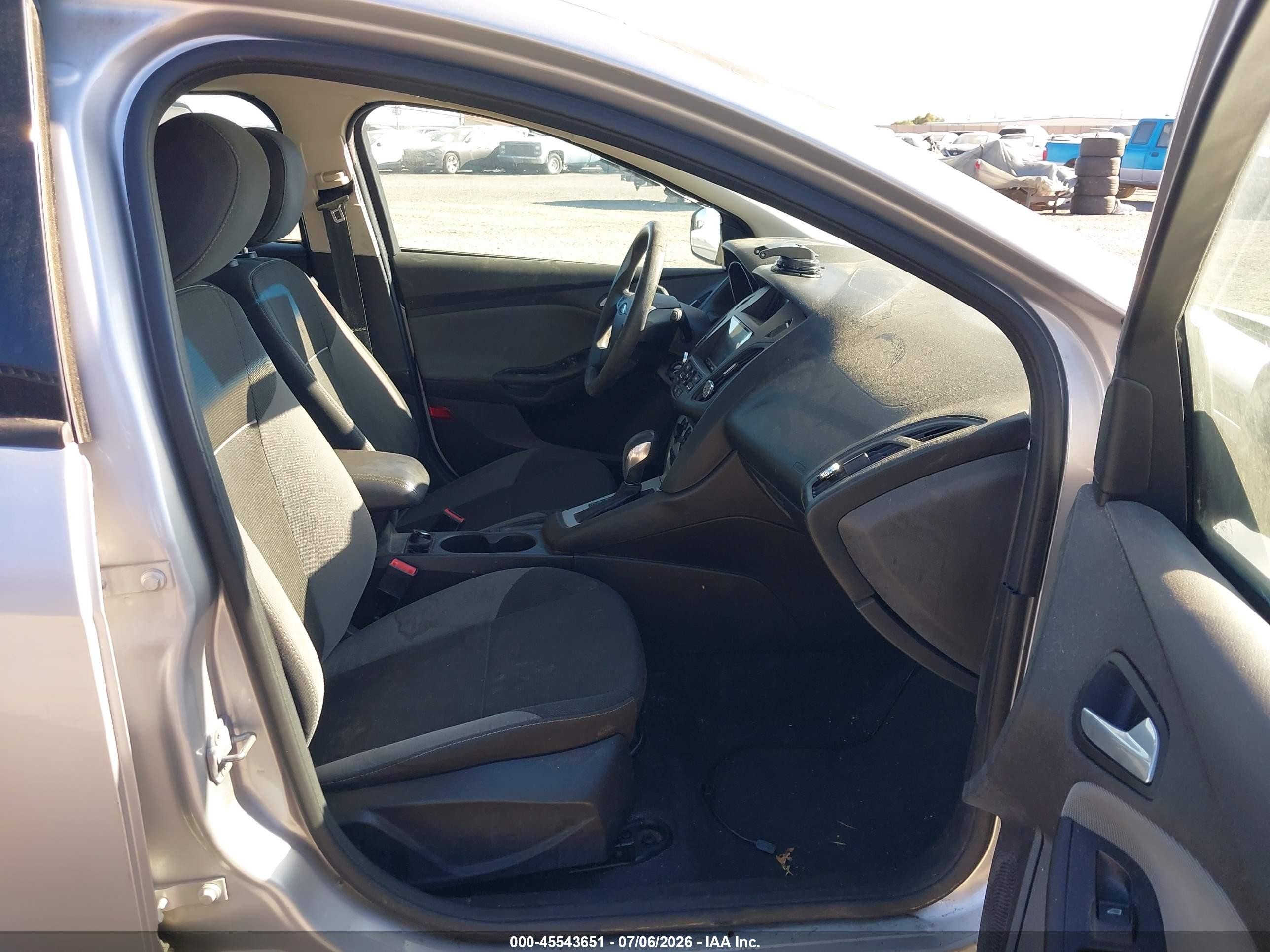 2014 Ford Focus Se Silver vin: 1FADP3K23EL110856