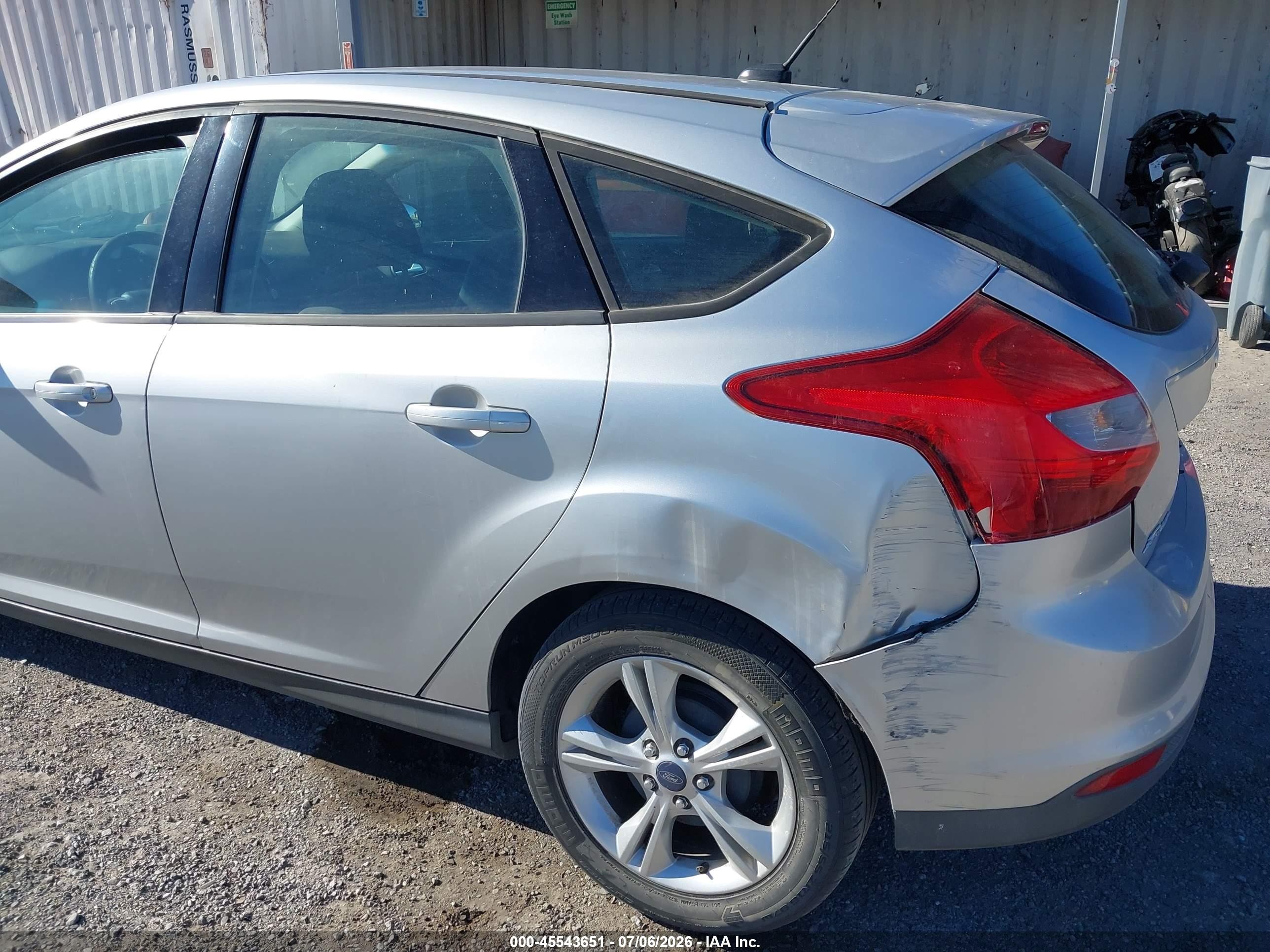 2014 Ford Focus Se Silver vin: 1FADP3K23EL110856