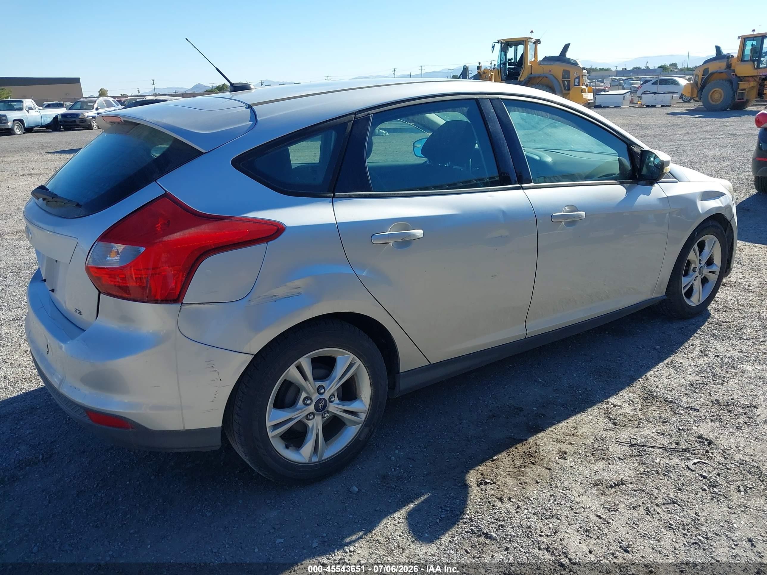 2014 Ford Focus Se Silver vin: 1FADP3K23EL110856