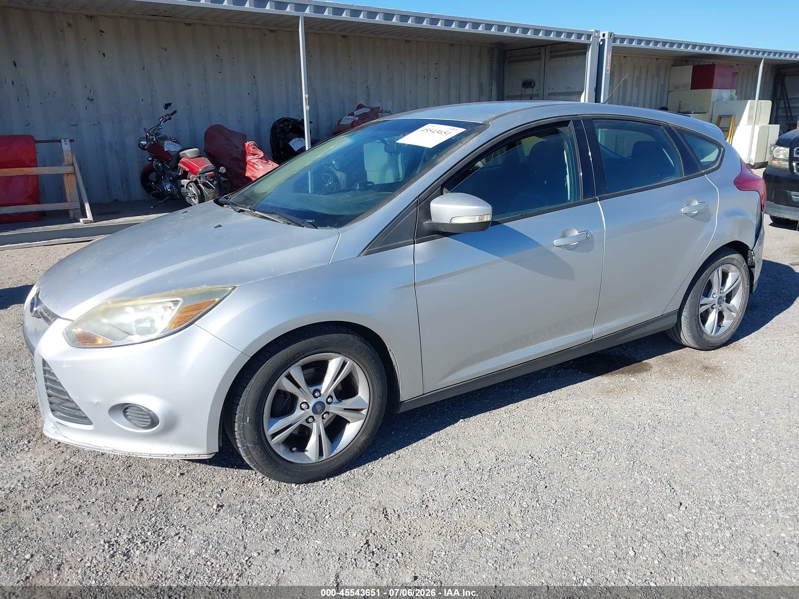 2014 Ford Focus Se Silver vin: 1FADP3K23EL110856