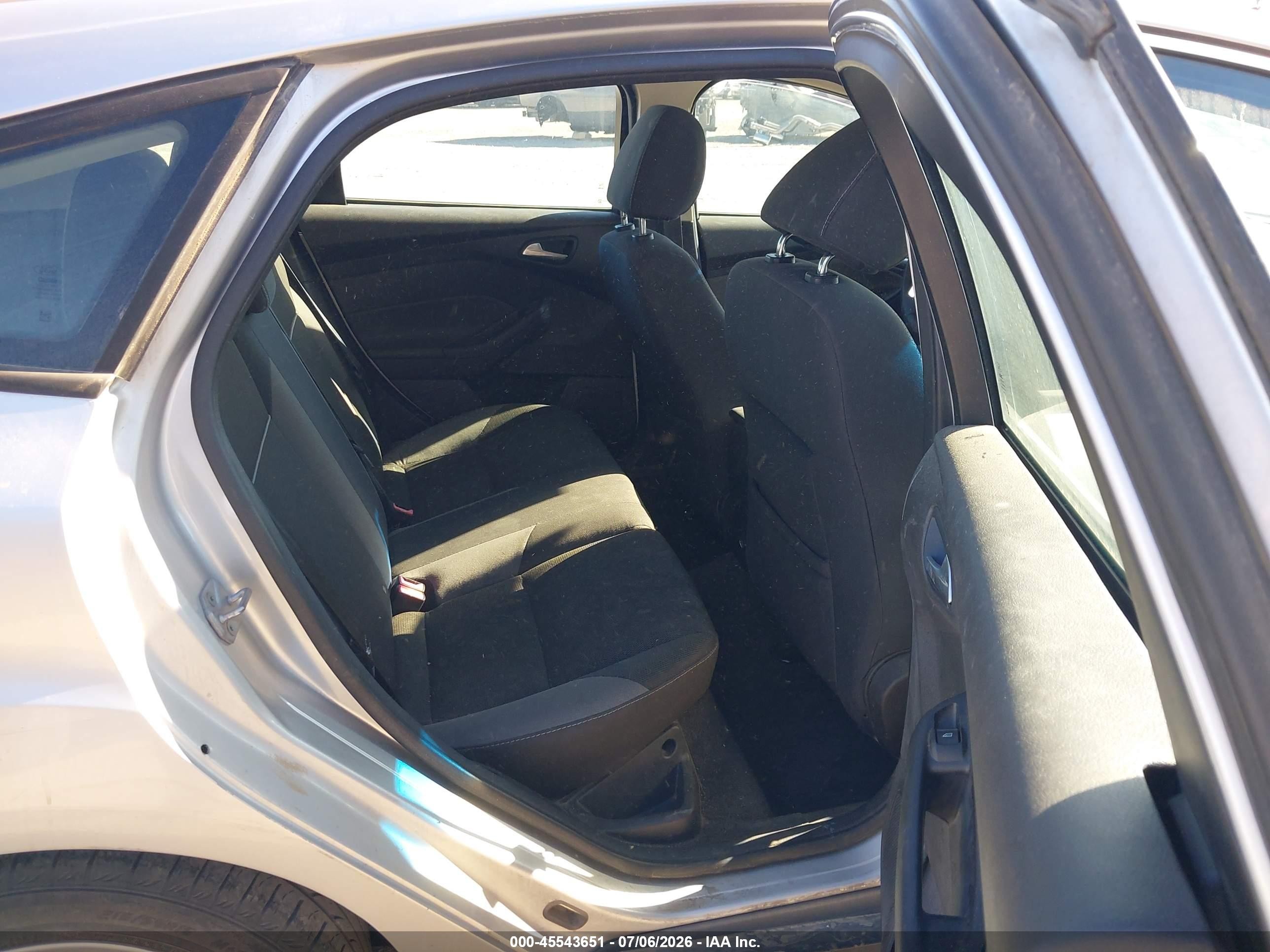 2014 Ford Focus Se Silver vin: 1FADP3K23EL110856