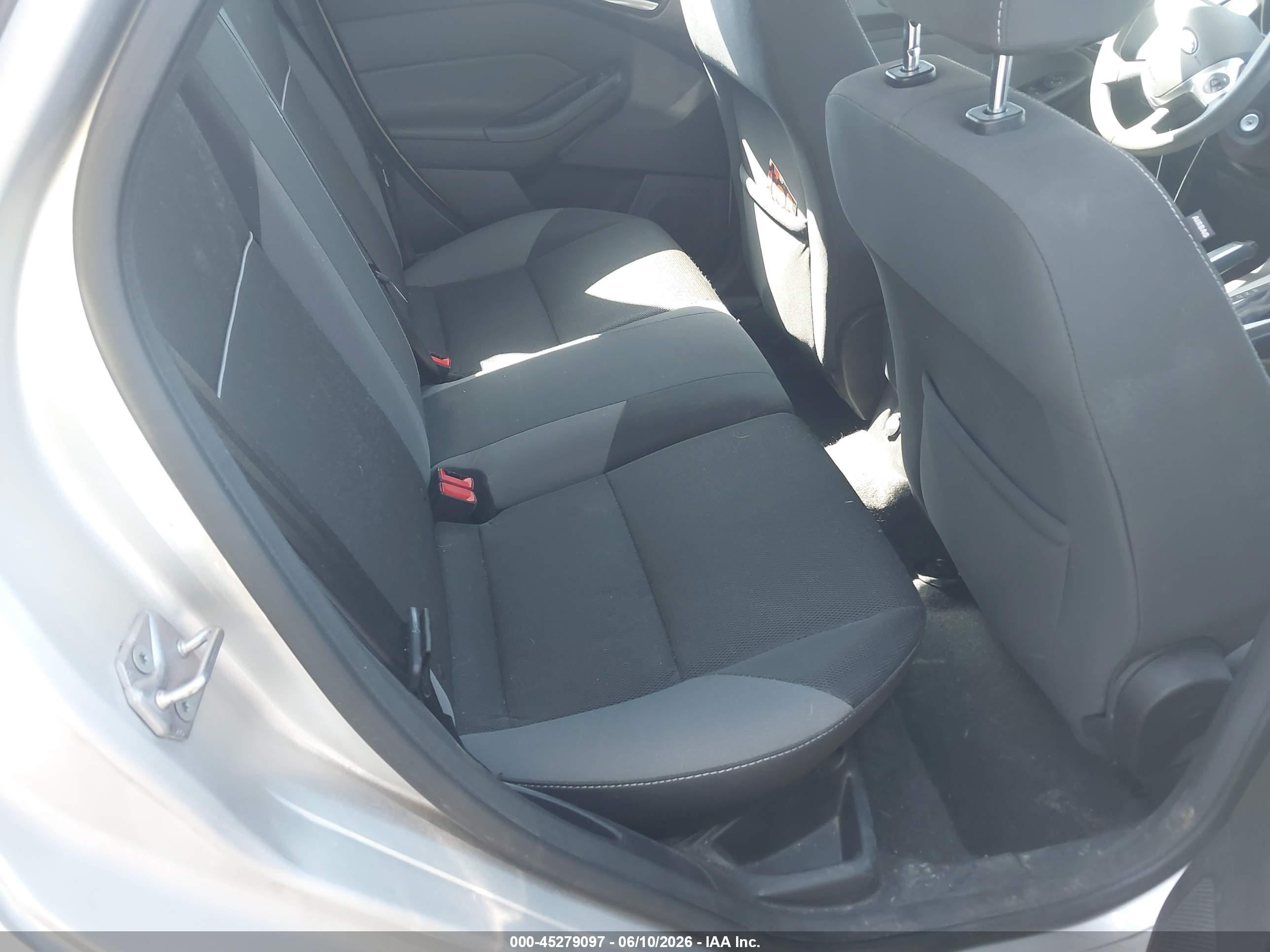 2014 Ford Focus Se Gray vin: 1FADP3K23EL112347