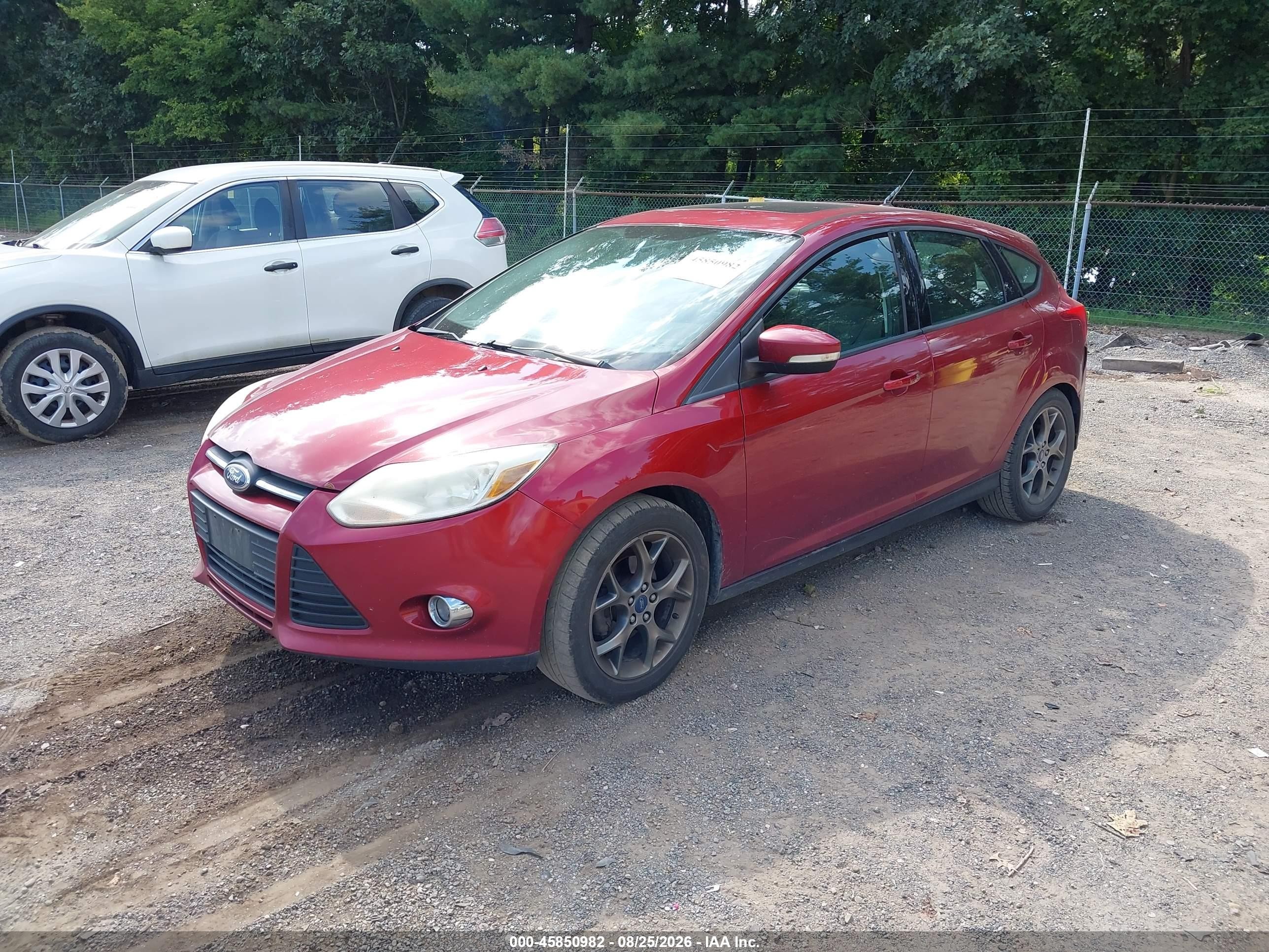 2014 Ford Focus Se Red vin: 1FADP3K23EL128726