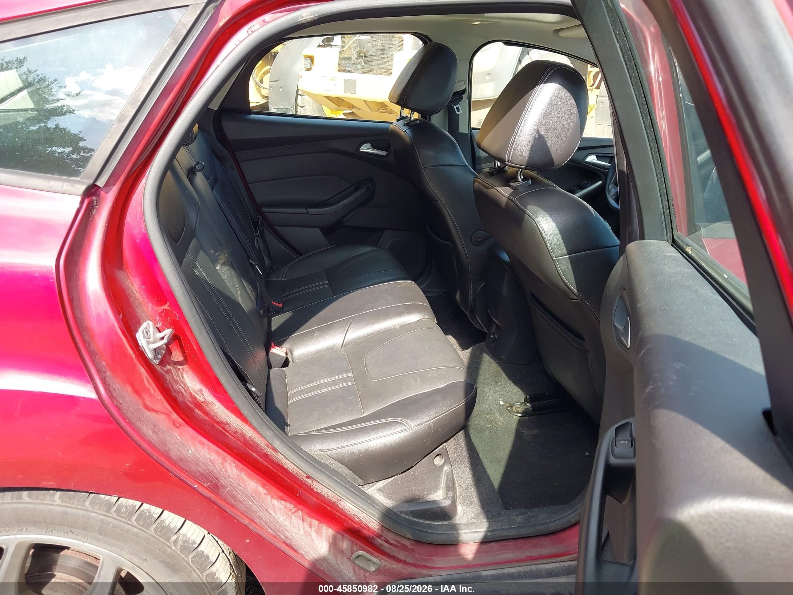 2014 Ford Focus Se Red vin: 1FADP3K23EL128726