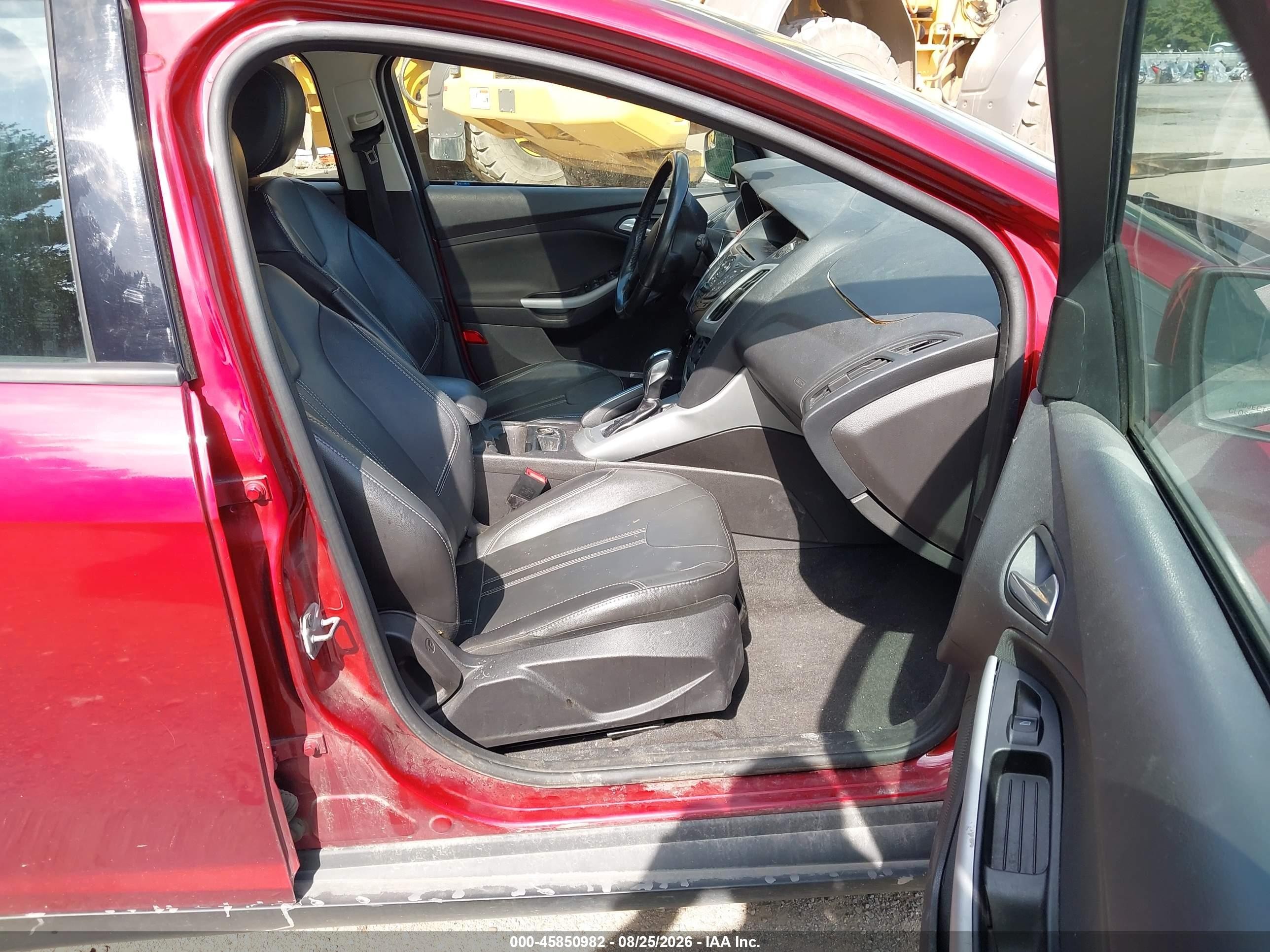 2014 Ford Focus Se Red vin: 1FADP3K23EL128726