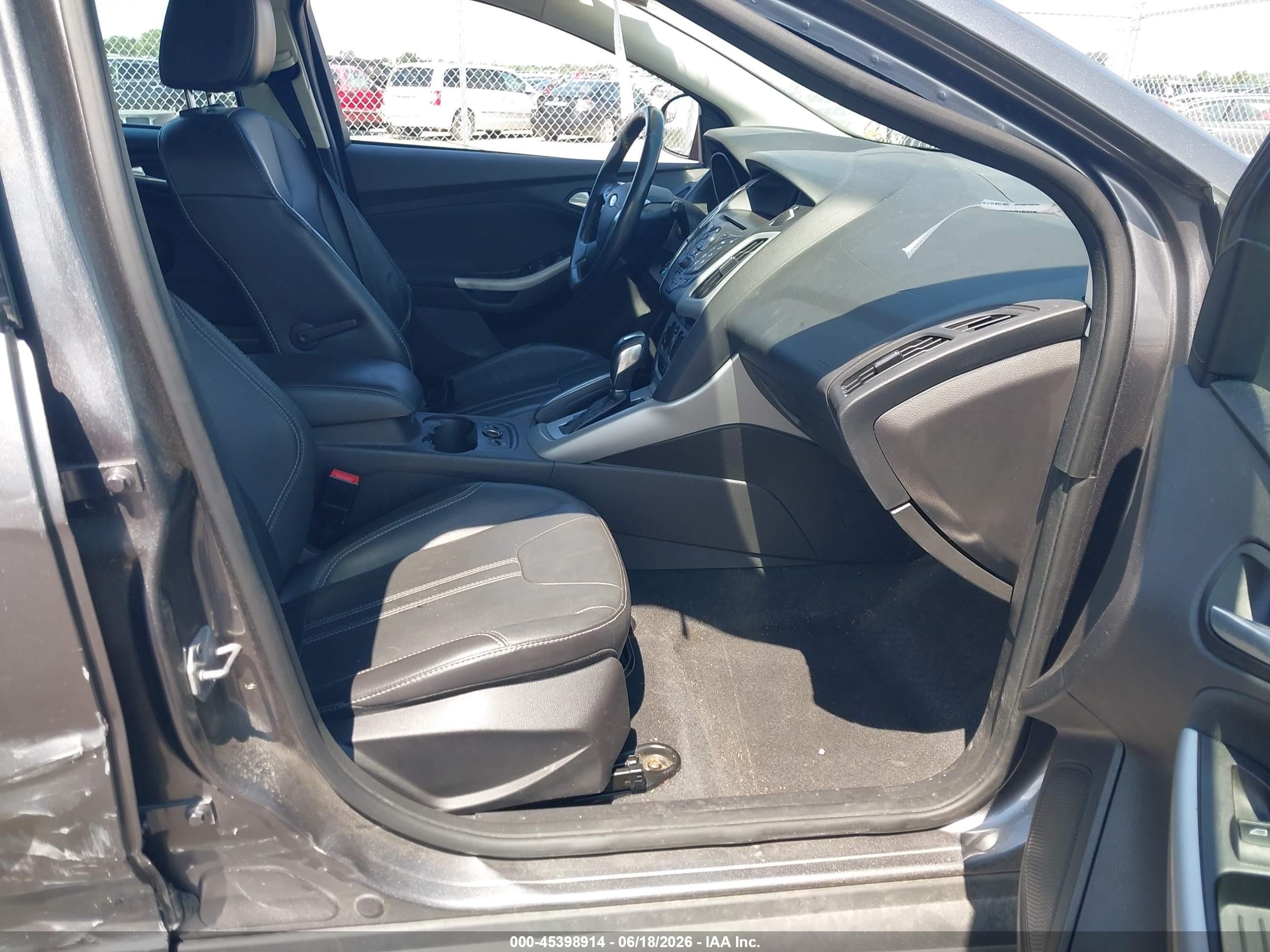 2014 Ford Focus Se Gray vin: 1FADP3K23EL129391