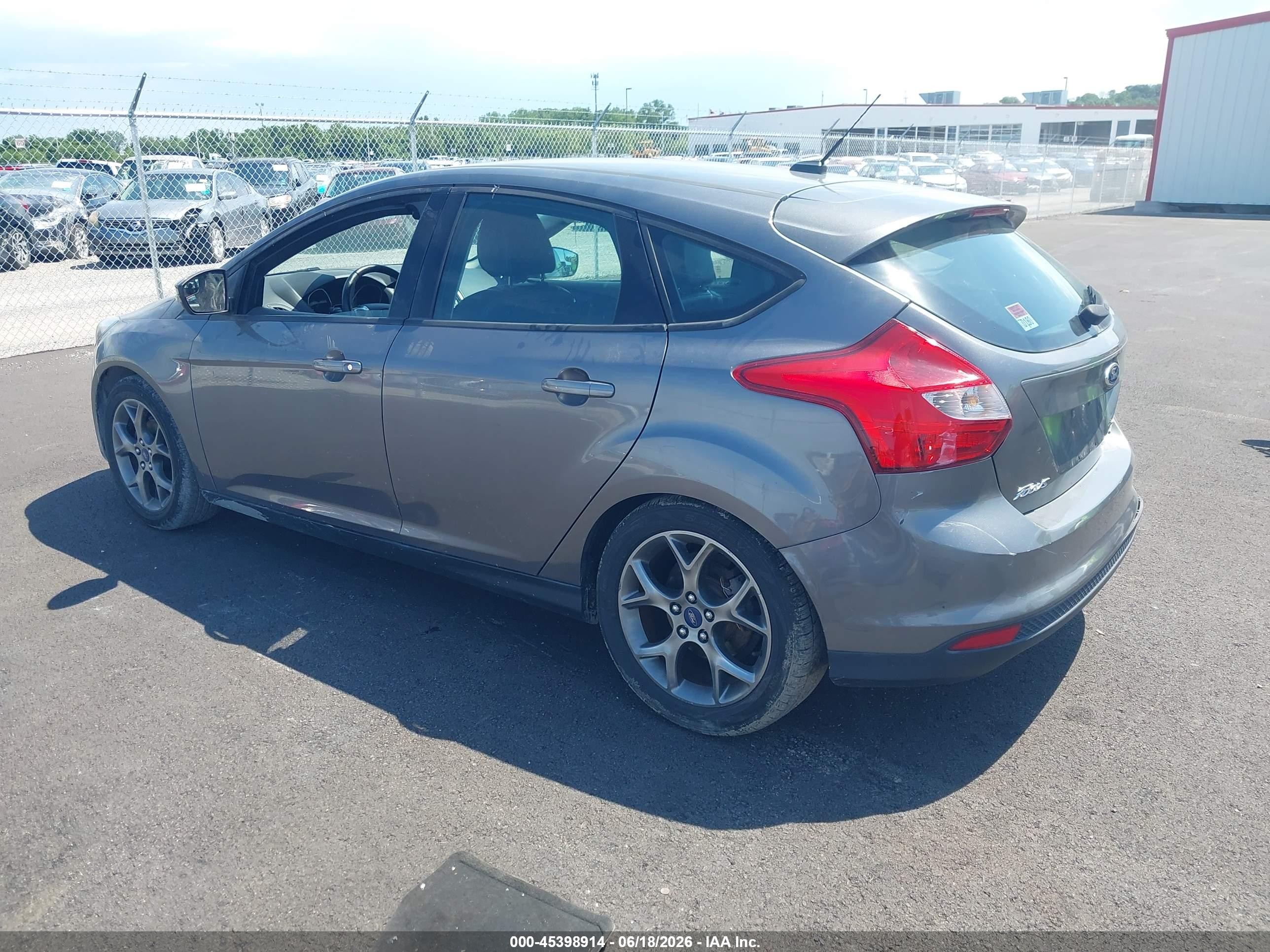 2014 Ford Focus Se Gray vin: 1FADP3K23EL129391