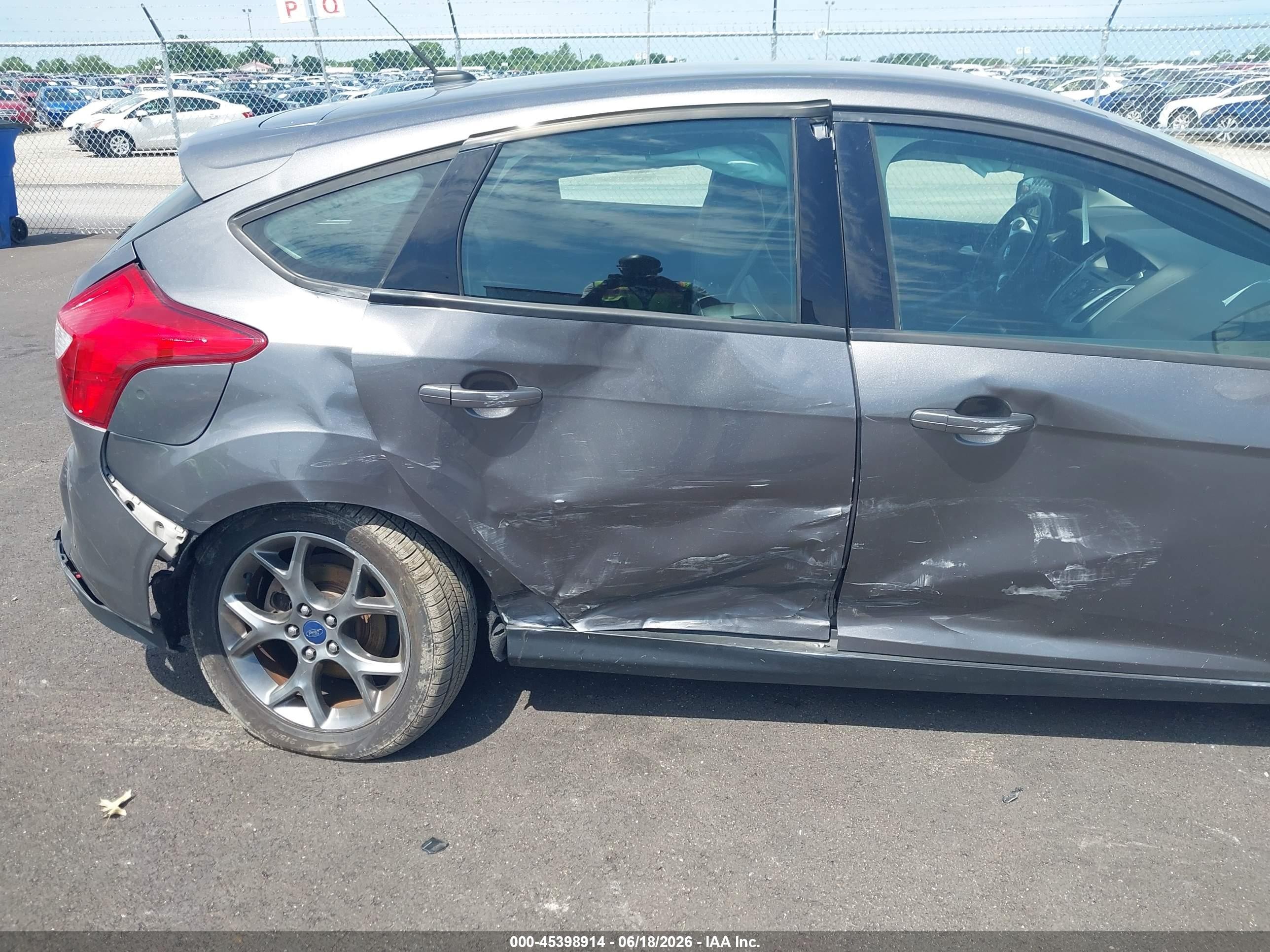 2014 Ford Focus Se Gray vin: 1FADP3K23EL129391